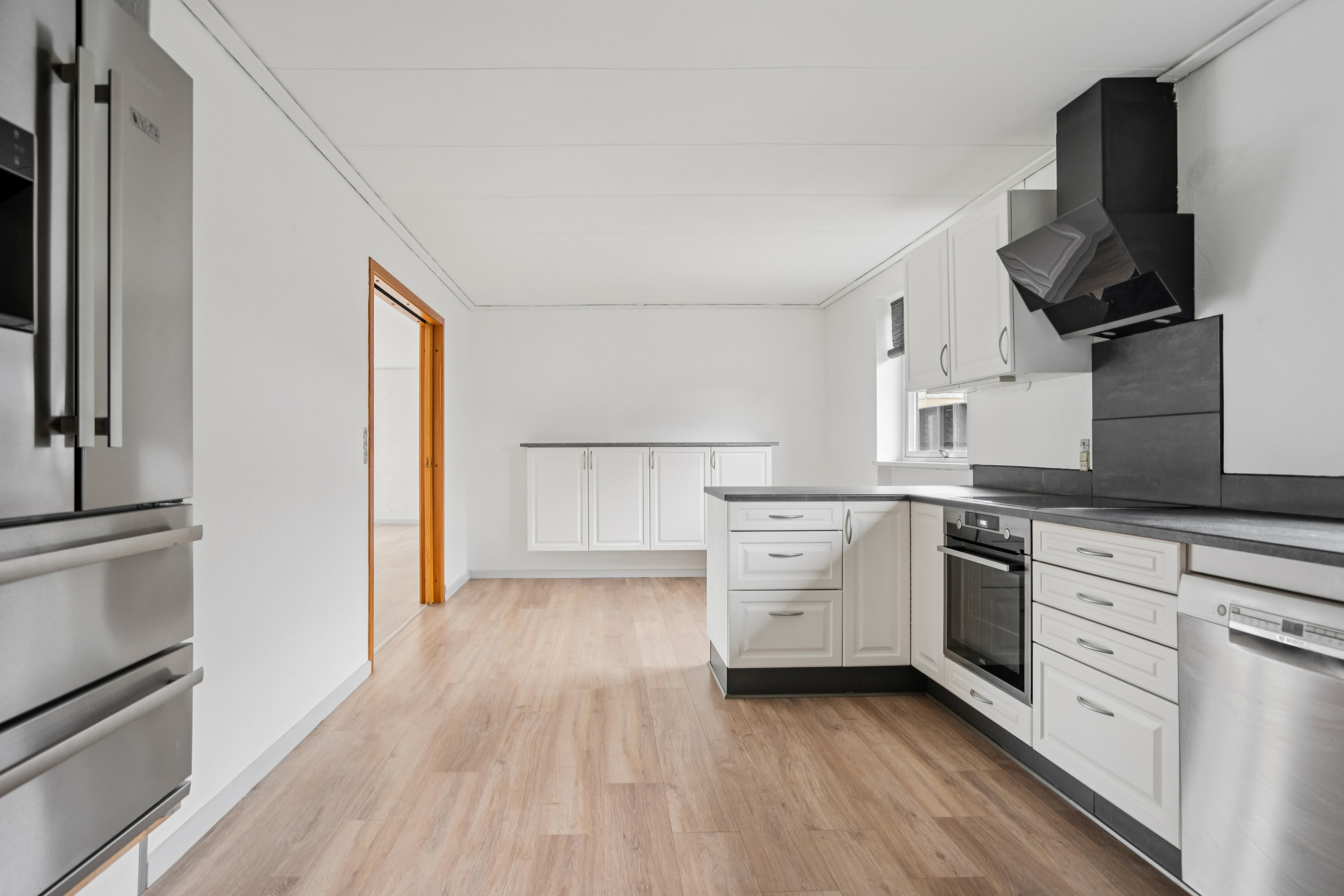 Fremhævet køkken billede i fuldskærmstilstand. Billede af Søren Toftsvej 12, 9850 Hirtshals