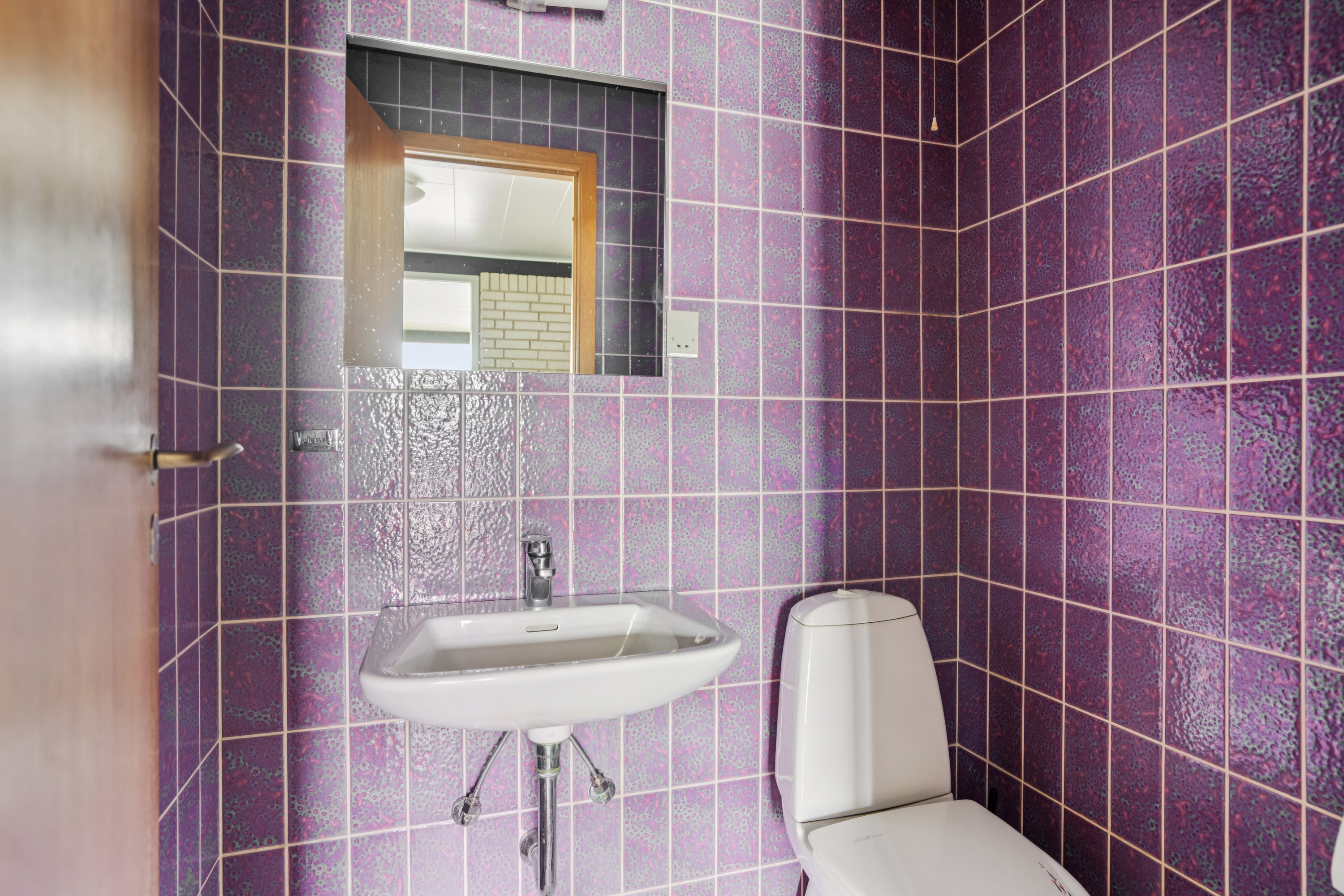 Fremhævet badeværelse billede i fuldskærmstilstand. Billede af Søren Toftsvej 12, 9850 Hirtshals