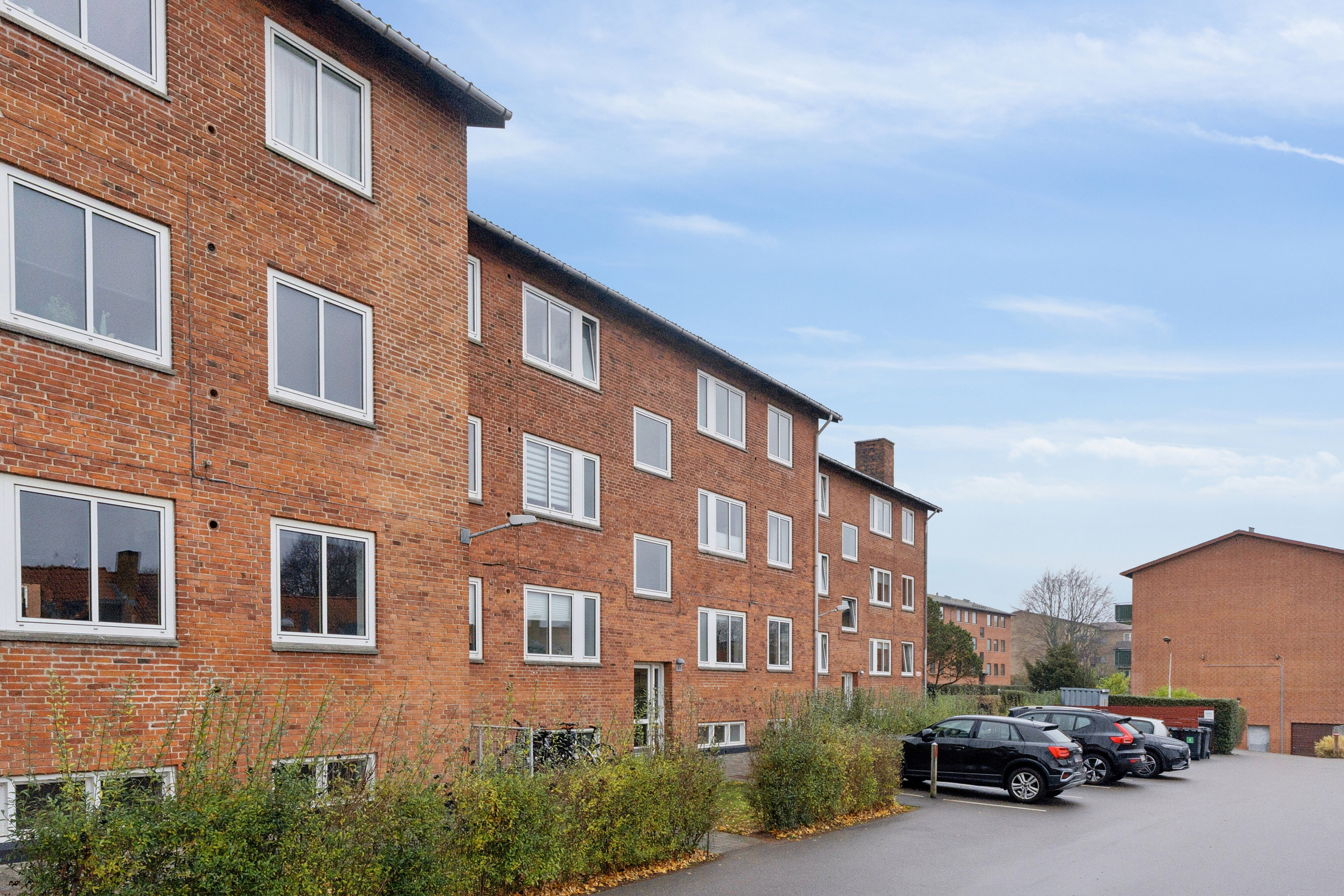 Fremhævet facade billede i fuldskærmstilstand. Billede af Voldumvej 59, 1. mf., 2610 Rødovre