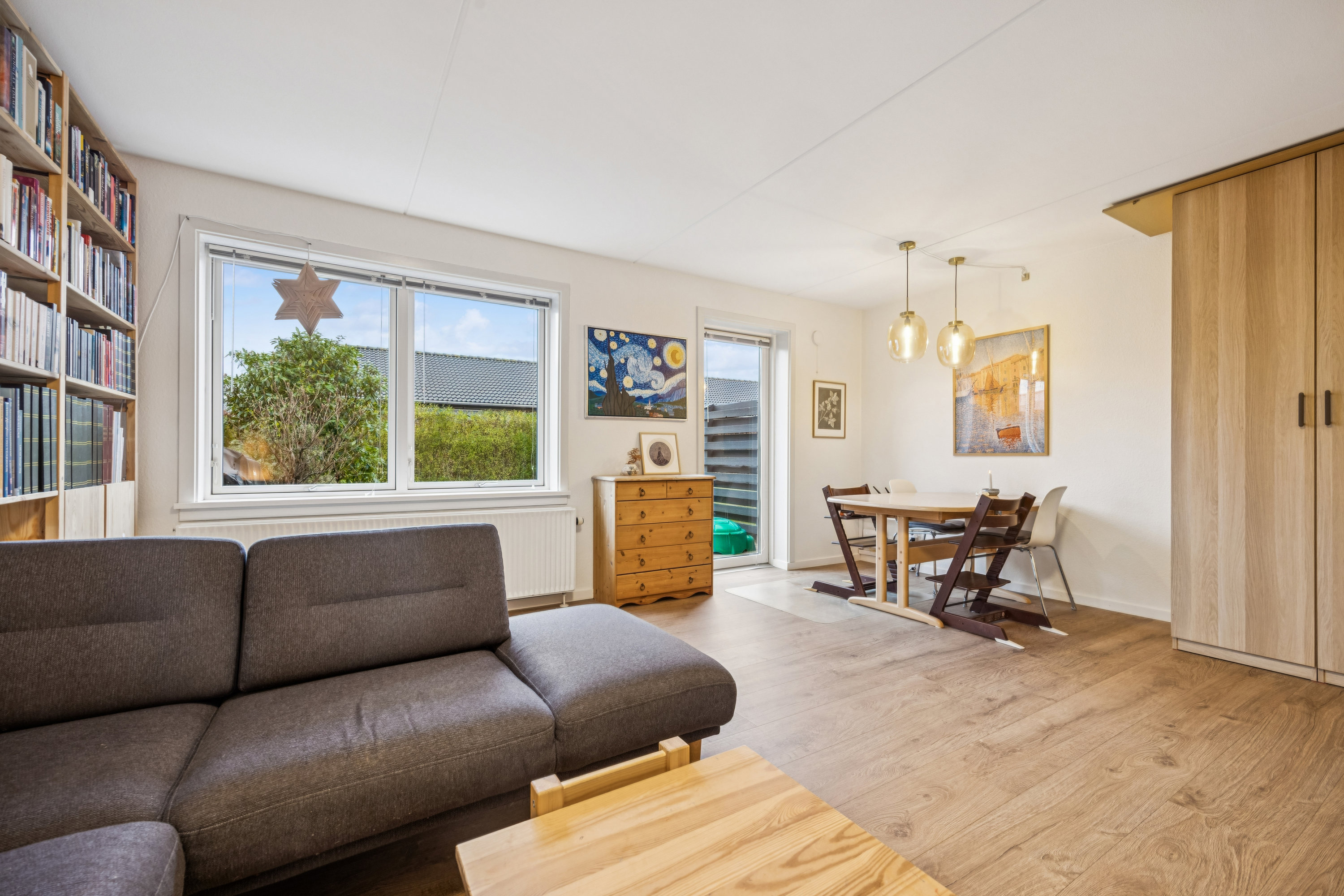 Fremhævet stue billede i fuldskærmstilstand. Billede af Tusborgvej 14, 9310 Vodskov