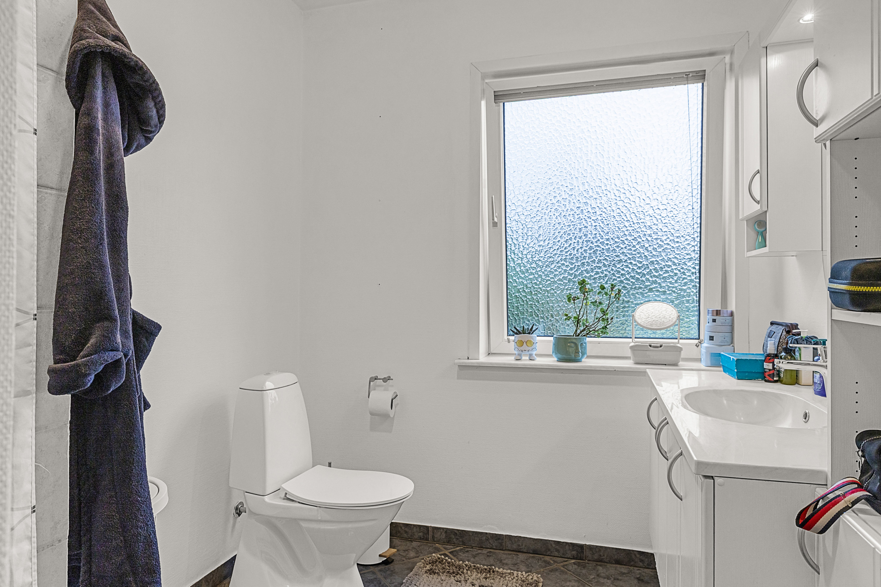 Fremhævet toilet billede i fuldskærmstilstand. Billede af Bredstrupvej 49, 7000 Fredericia