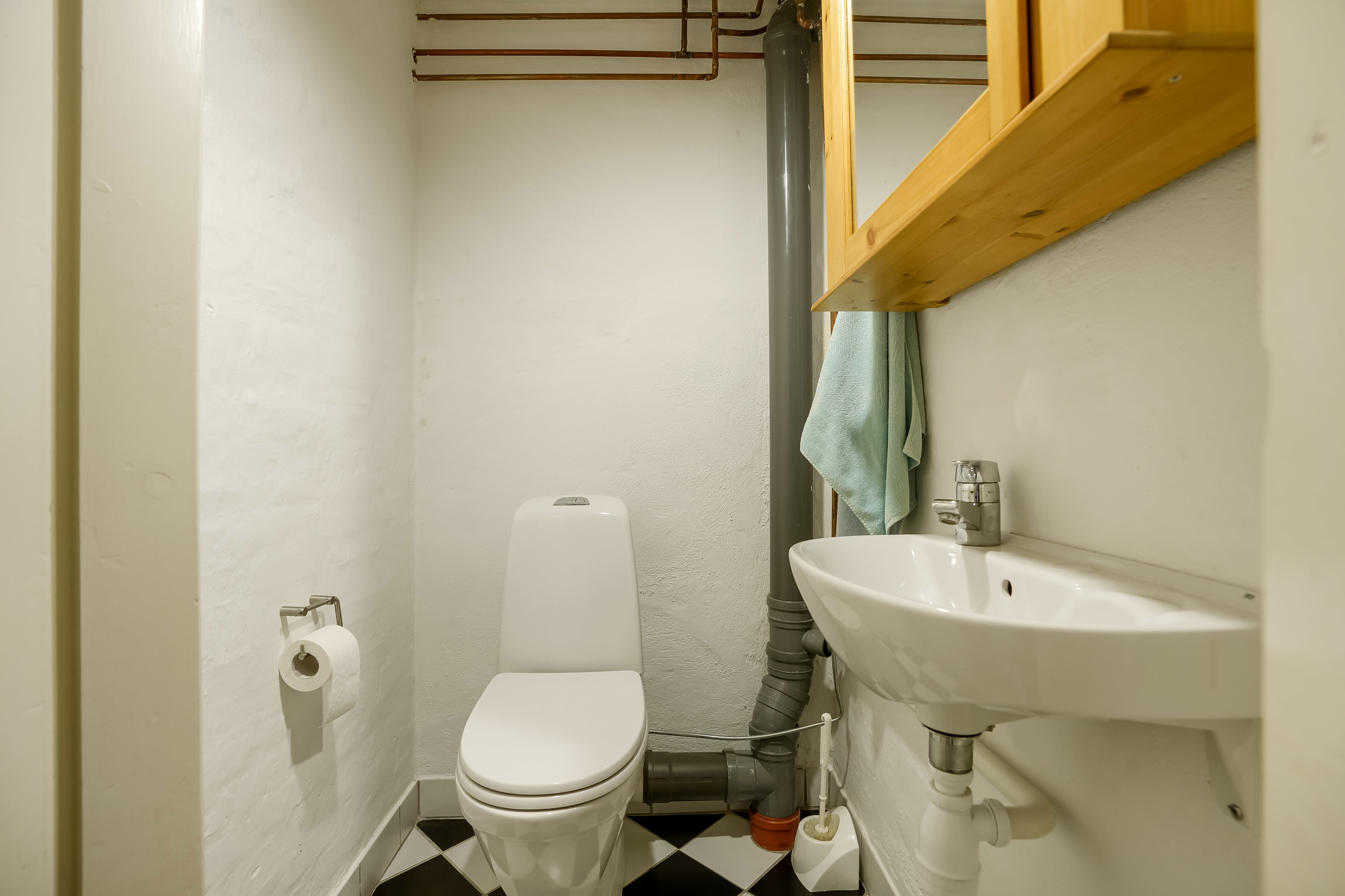 Fremhævet toilet billede i fuldskærmstilstand. Billede af Munkevænget 13, 5230 Odense M