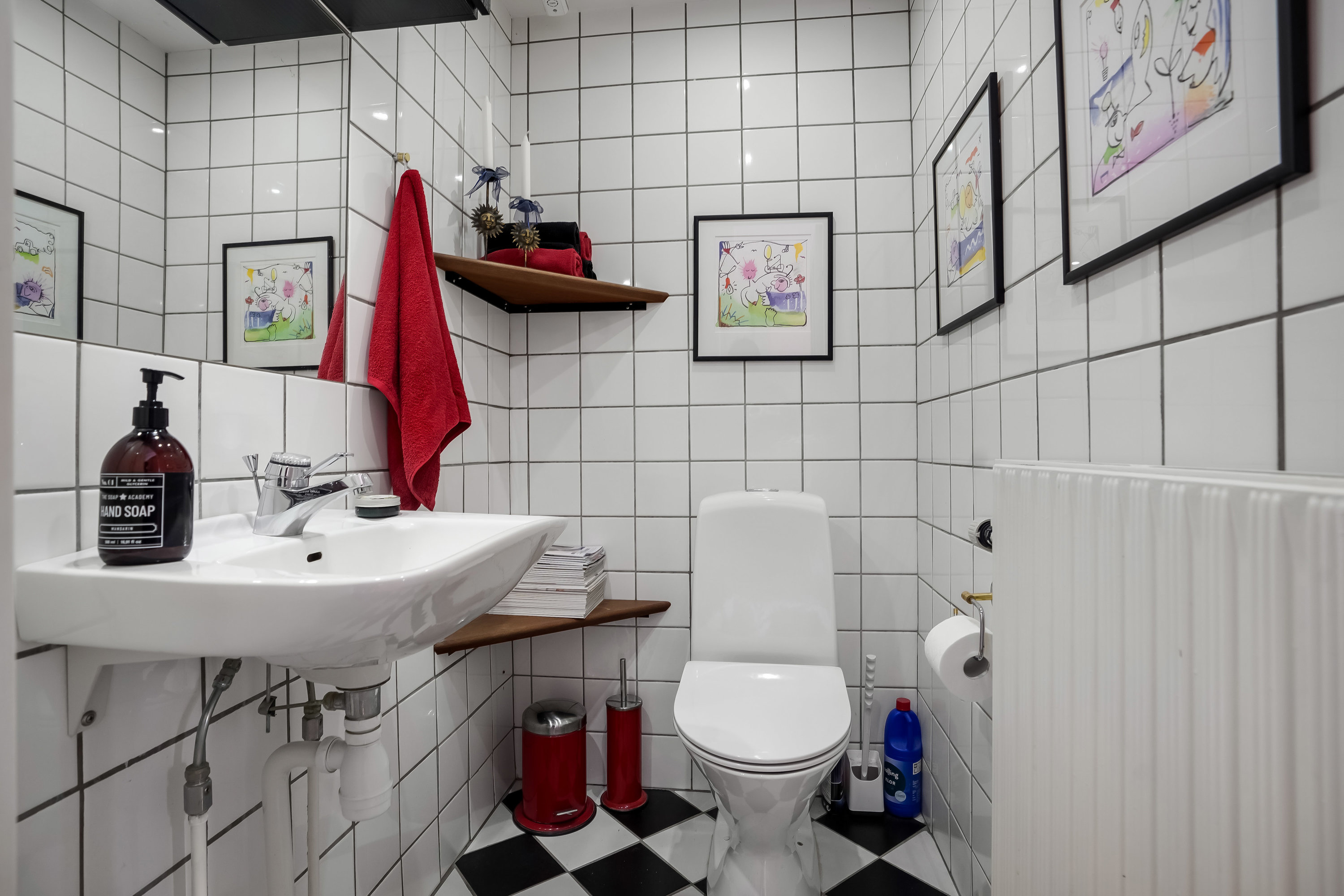 Fremhævet toilet billede i fuldskærmstilstand. Billede af Munkevænget 13, 5230 Odense M