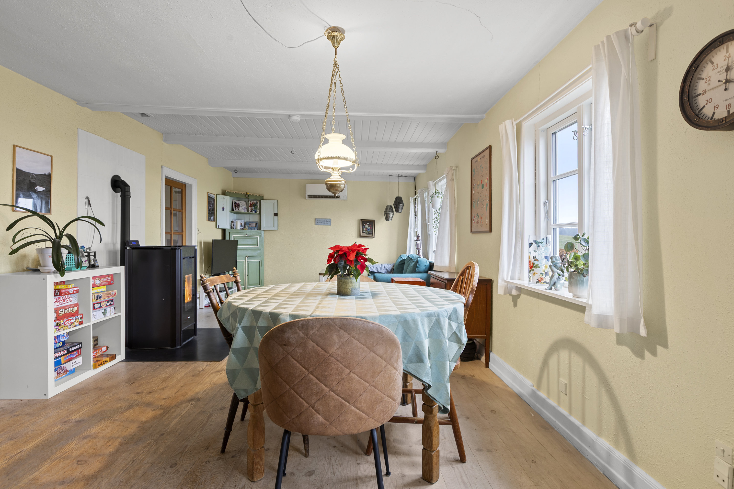 Fremhævet stue billede i fuldskærmstilstand. Billede af Tystrupvej 8, Tystrup, 4250 Fuglebjerg