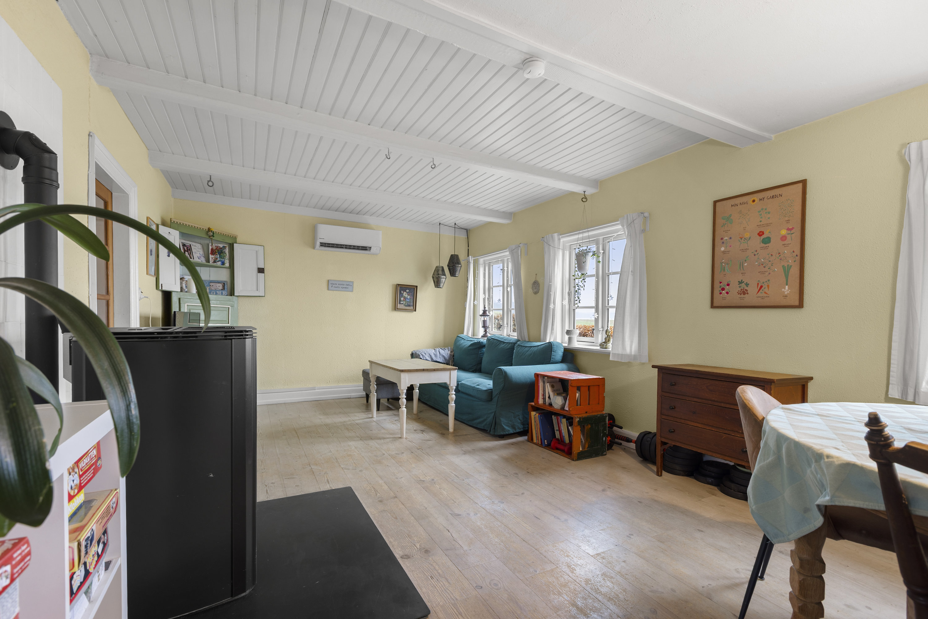 Fremhævet stue billede i fuldskærmstilstand. Billede af Tystrupvej 8, Tystrup, 4250 Fuglebjerg