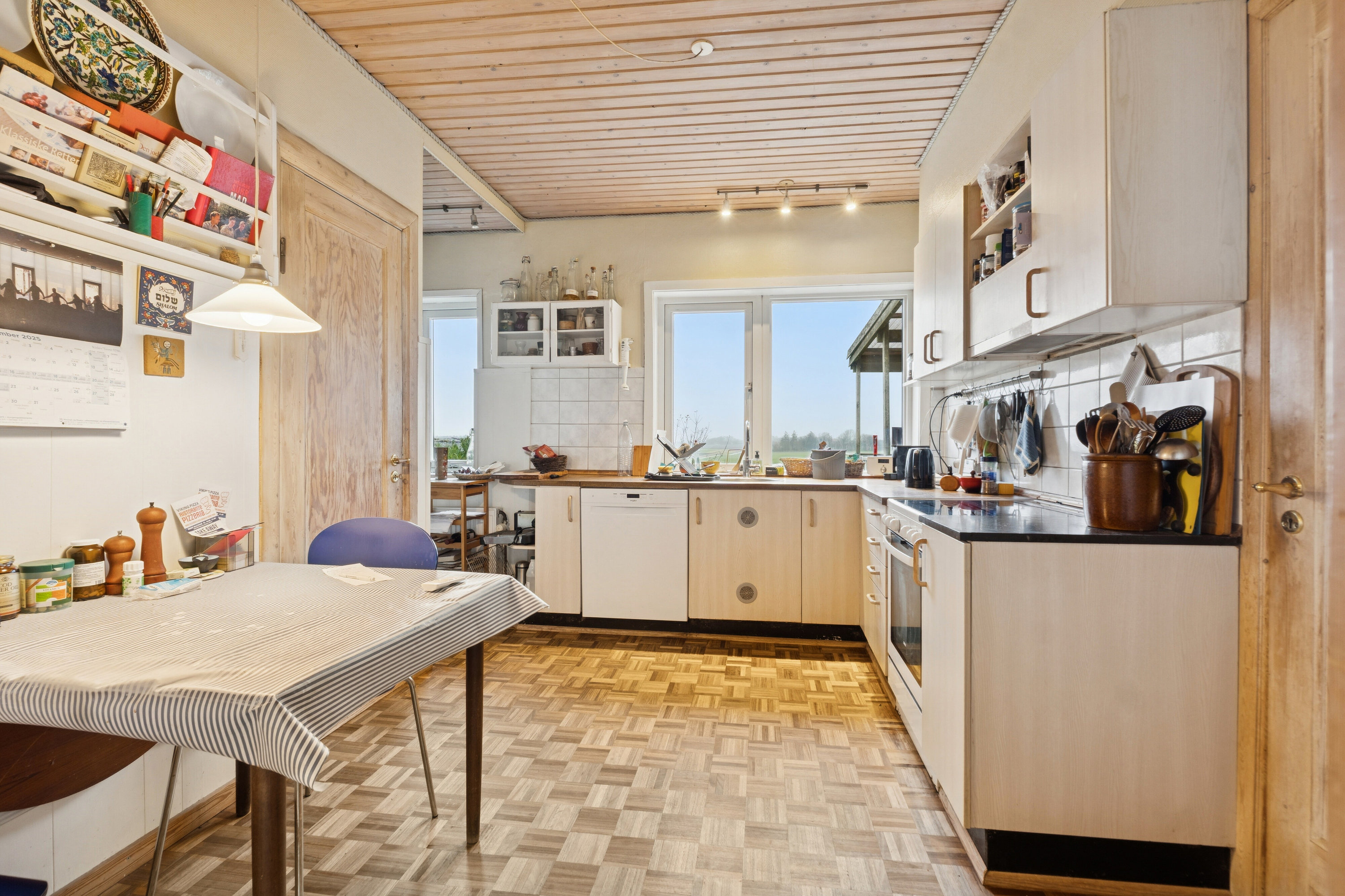 Fremhævet køkken billede i fuldskærmstilstand. Billede af Spodsbjergvej 159, Gammel Skrøbelev, 5900 Rudkøbing