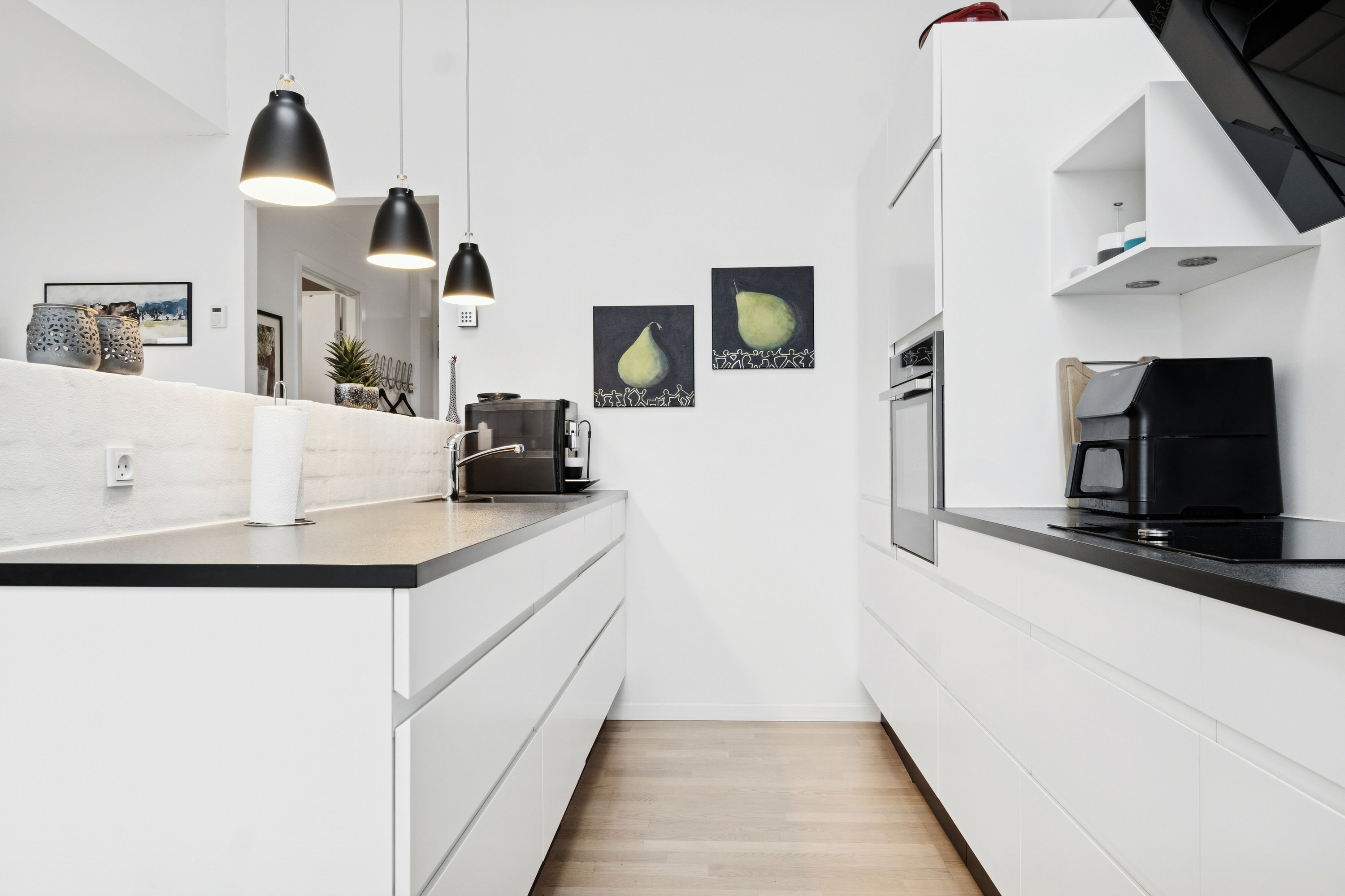 Fremhævet køkken billede i fuldskærmstilstand. Billede af Syrengården 20, 4300 Holbæk