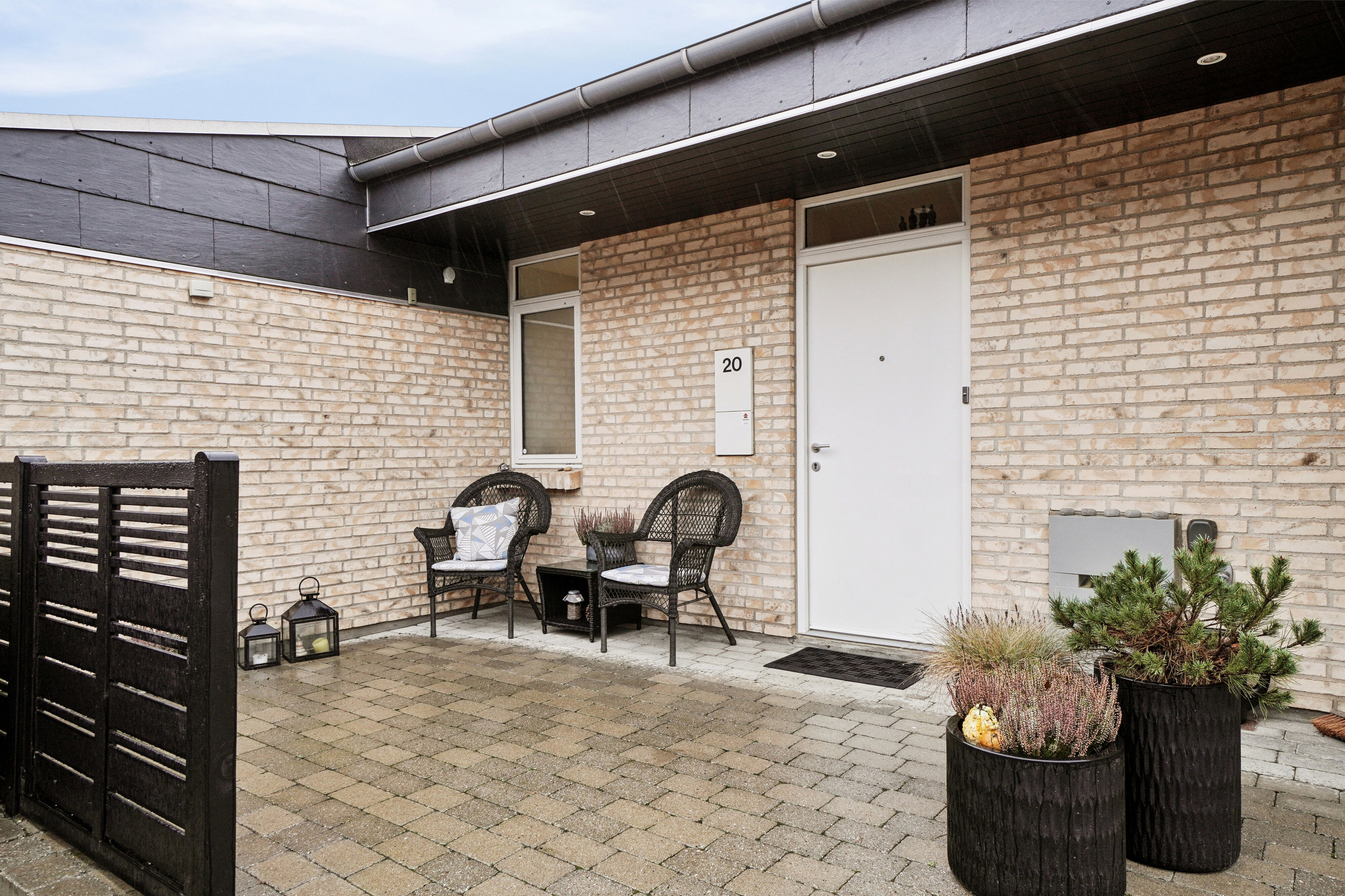 Fremhævet terrasse billede i fuldskærmstilstand. Billede af Syrengården 20, 4300 Holbæk