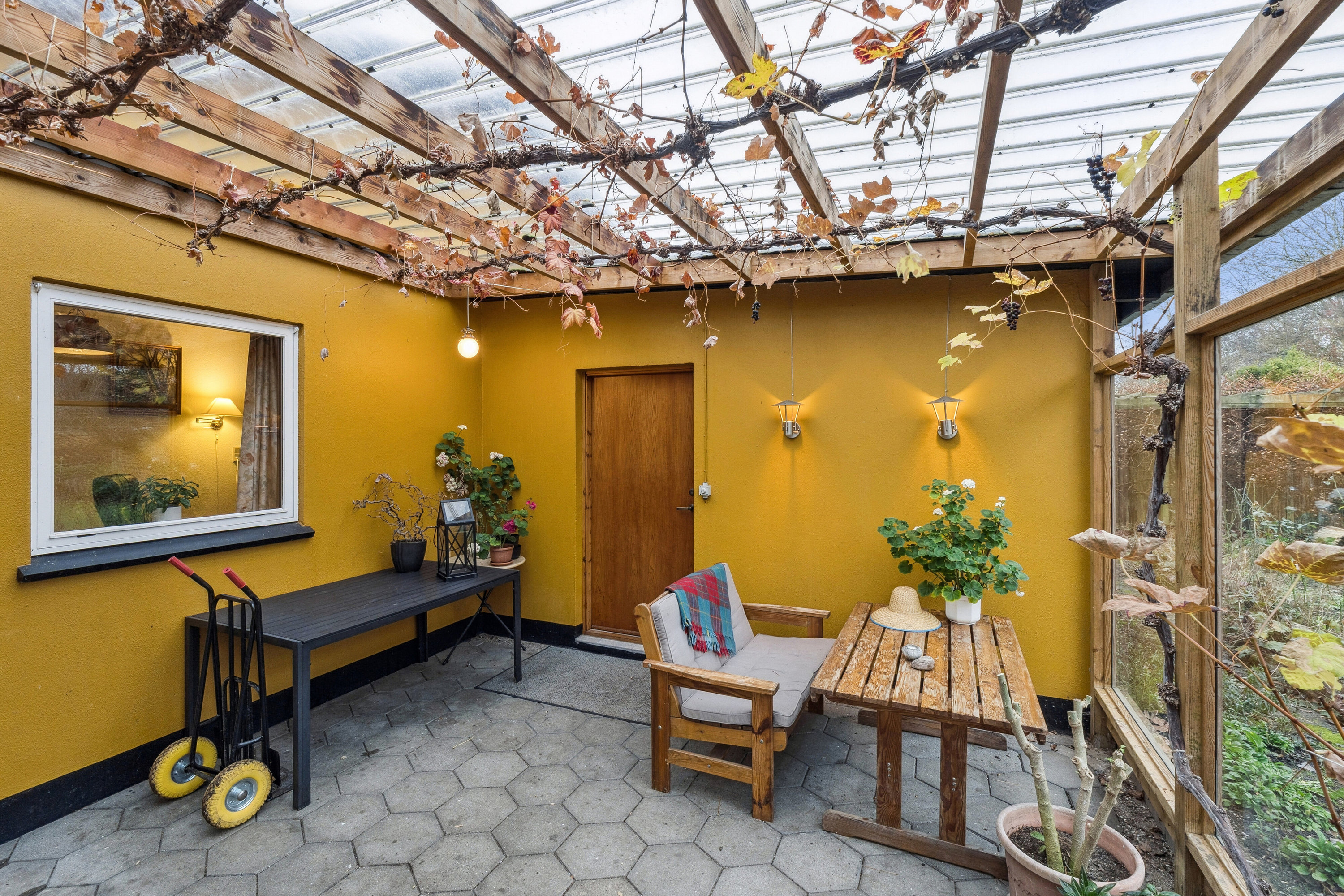 Fremhævet overdækket terrasse billede i fuldskærmstilstand. Billede af Folemarksvej 88, 2605 Brøndby