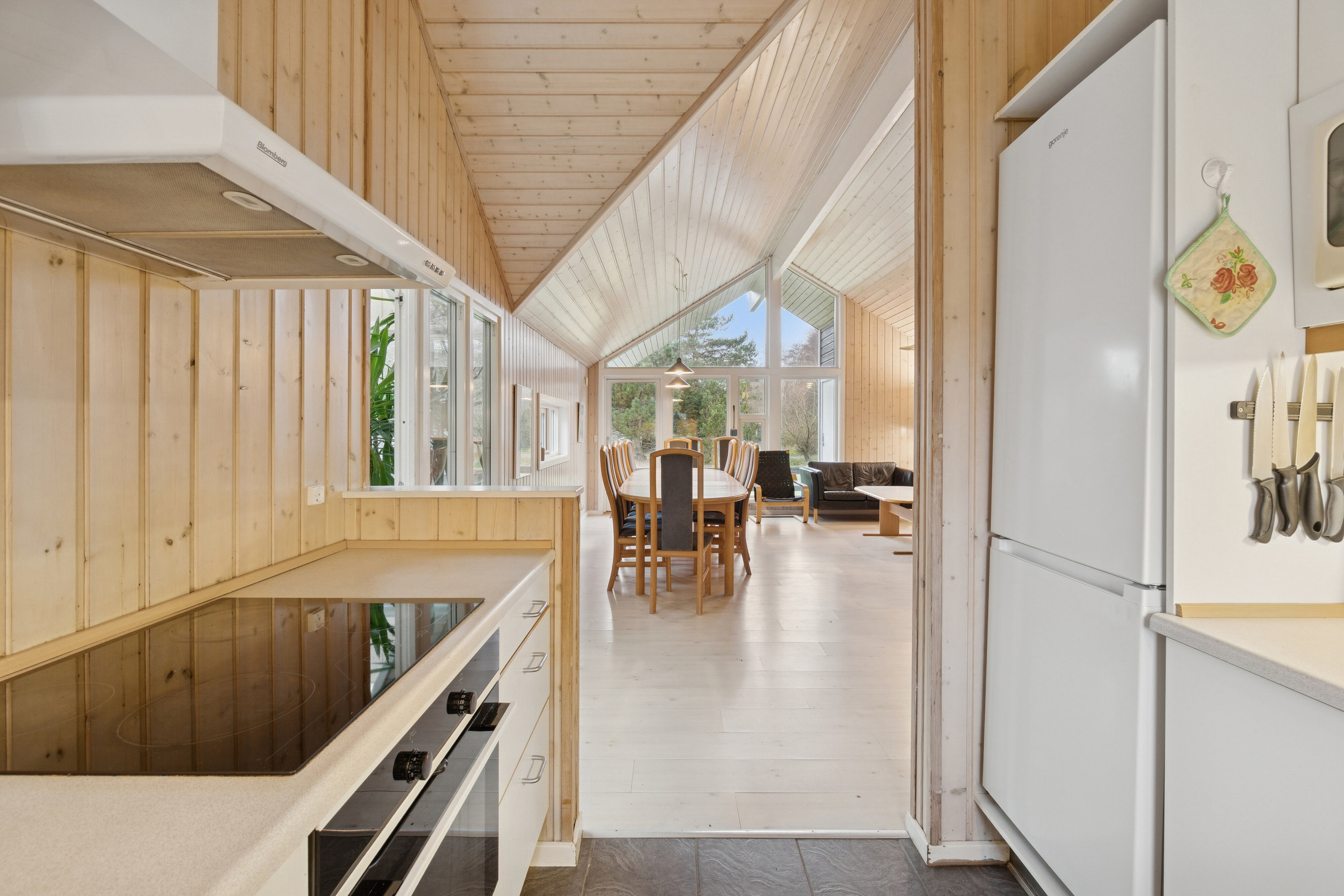 Fremhævet køkken billede i fuldskærmstilstand. Billede af Boesvej 3, Pedersker, 3720 Aakirkeby