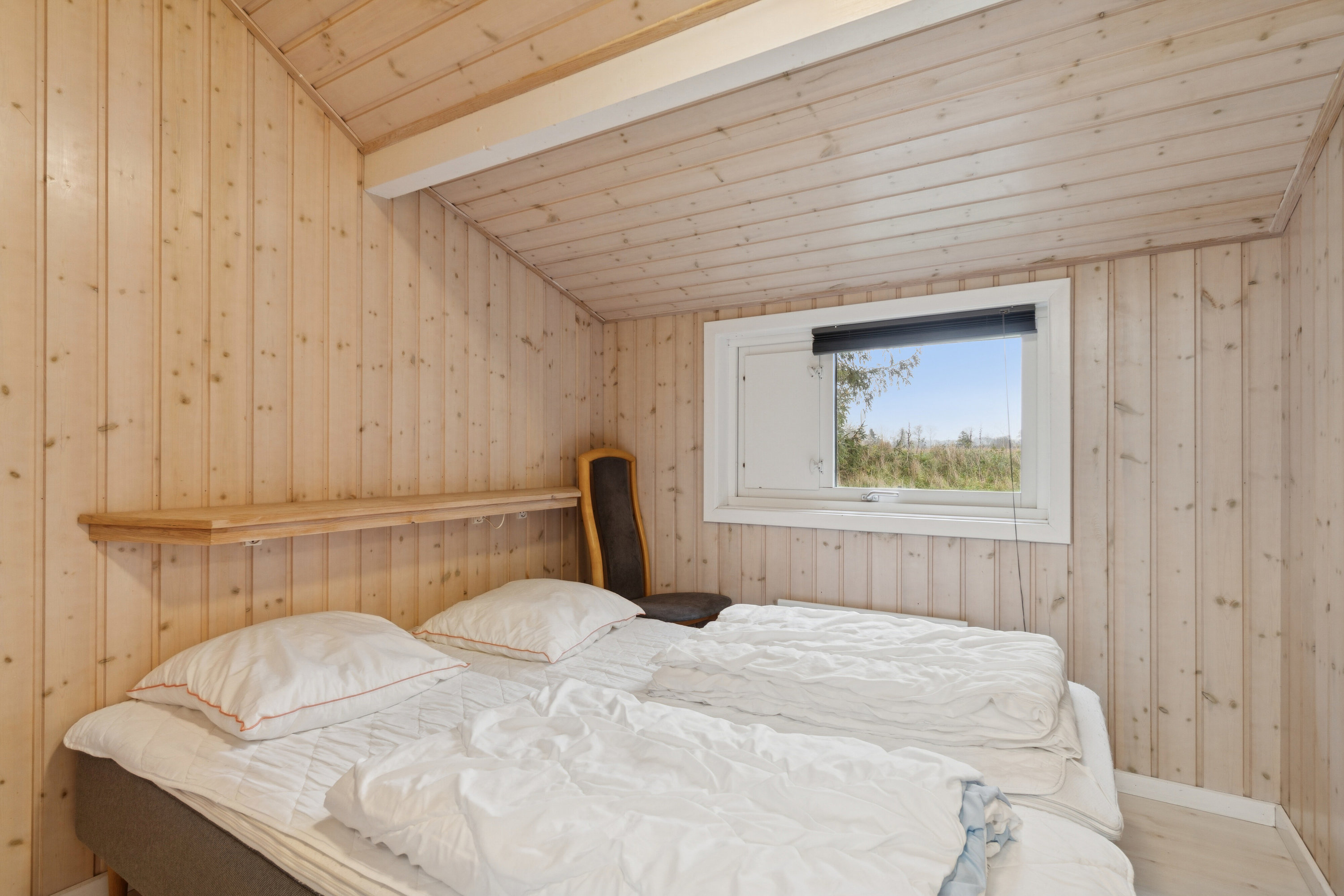 Fremhævet soveværelse billede i fuldskærmstilstand. Billede af Boesvej 3, Pedersker, 3720 Aakirkeby