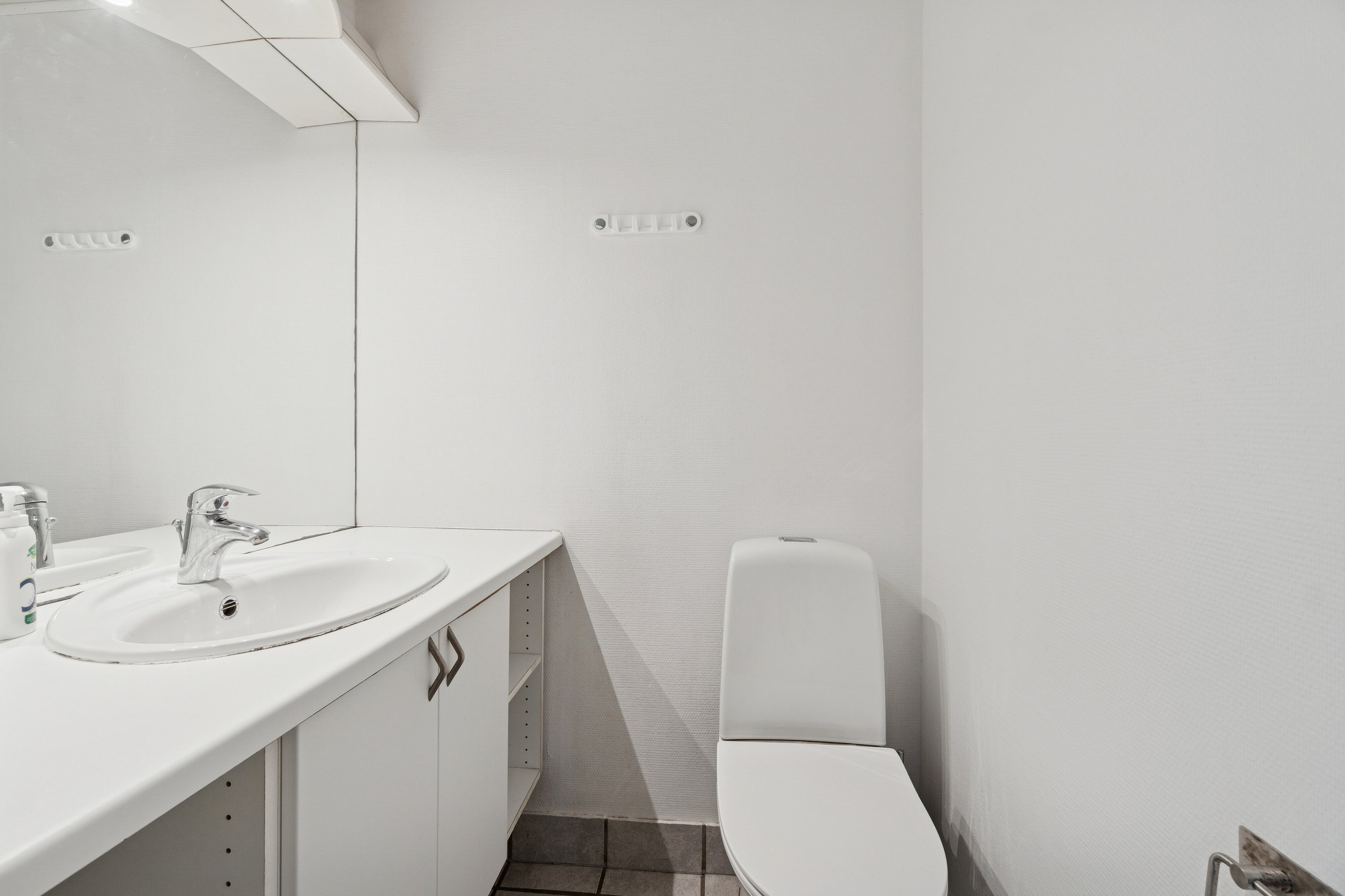 Fremhævet badeværelse billede i fuldskærmstilstand. Billede af Boesvej 3, Pedersker, 3720 Aakirkeby