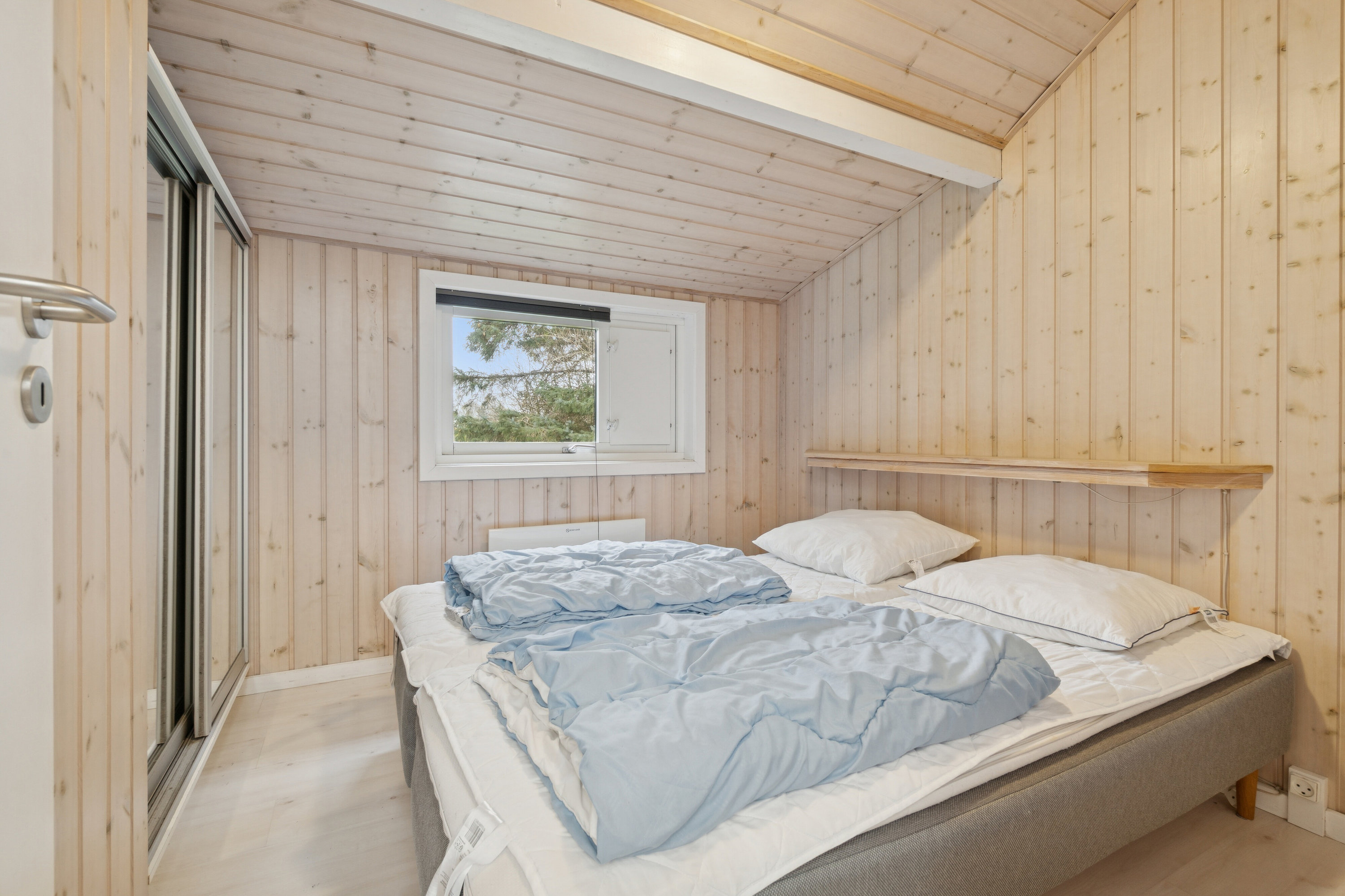 Fremhævet soveværelse billede i fuldskærmstilstand. Billede af Boesvej 3, Pedersker, 3720 Aakirkeby