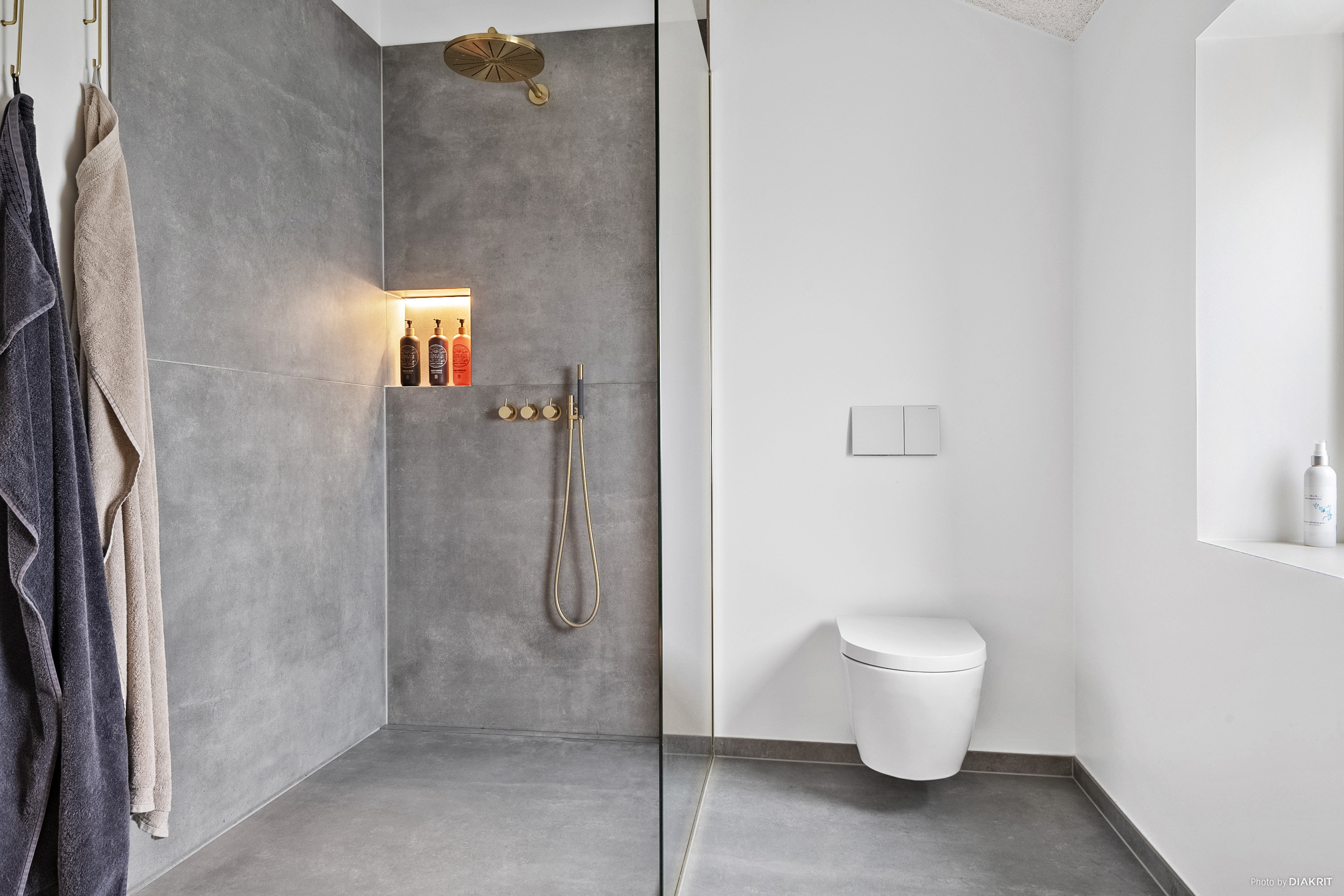 Fremhævet badeværelse billede i fuldskærmstilstand. Billede af Hou Strandpark 39, Hou, 8300 Odder