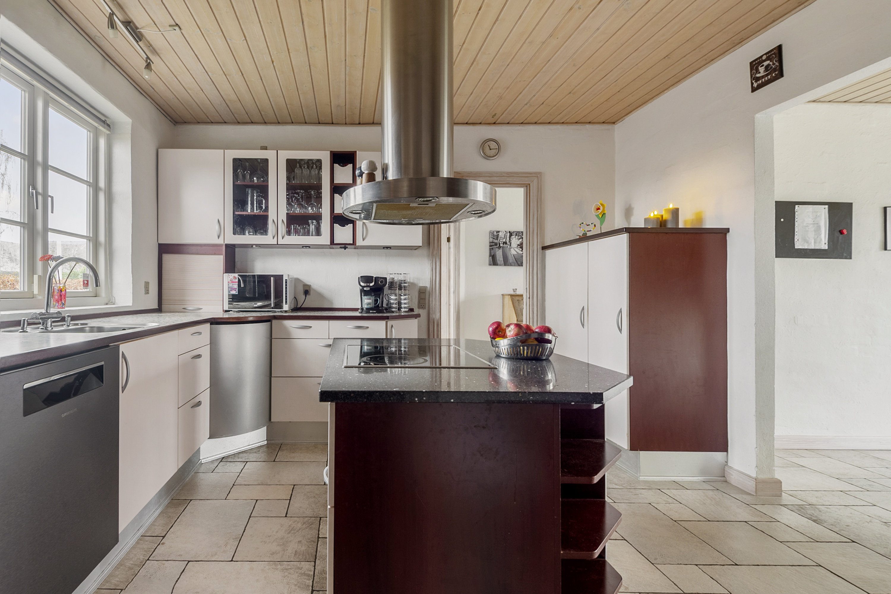 Fremhævet køkken billede i fuldskærmstilstand. Billede af Byparken 11, Næsbjerg, 6800 Varde