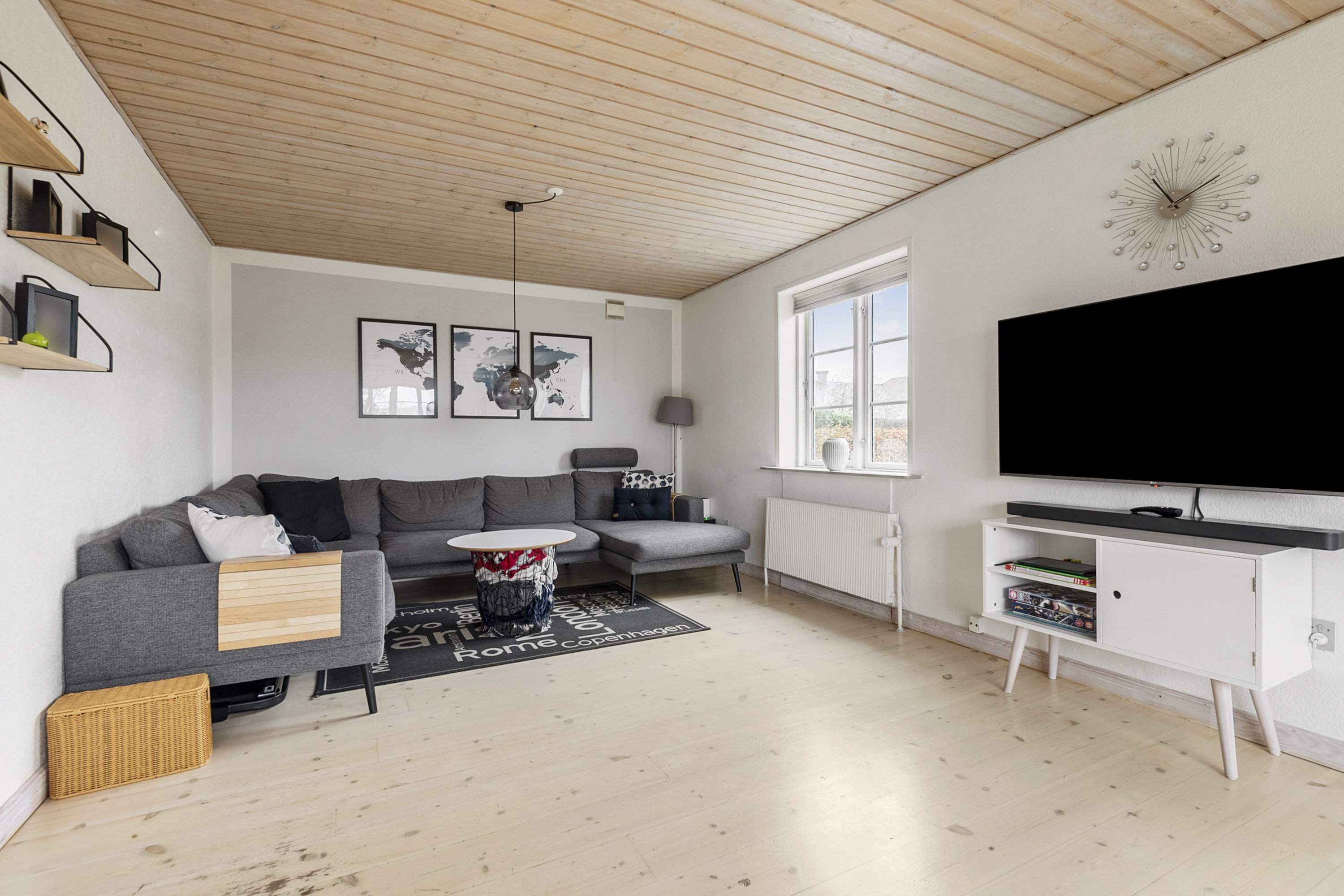 Fremhævet stue billede i fuldskærmstilstand. Billede af Byparken 11, Næsbjerg, 6800 Varde