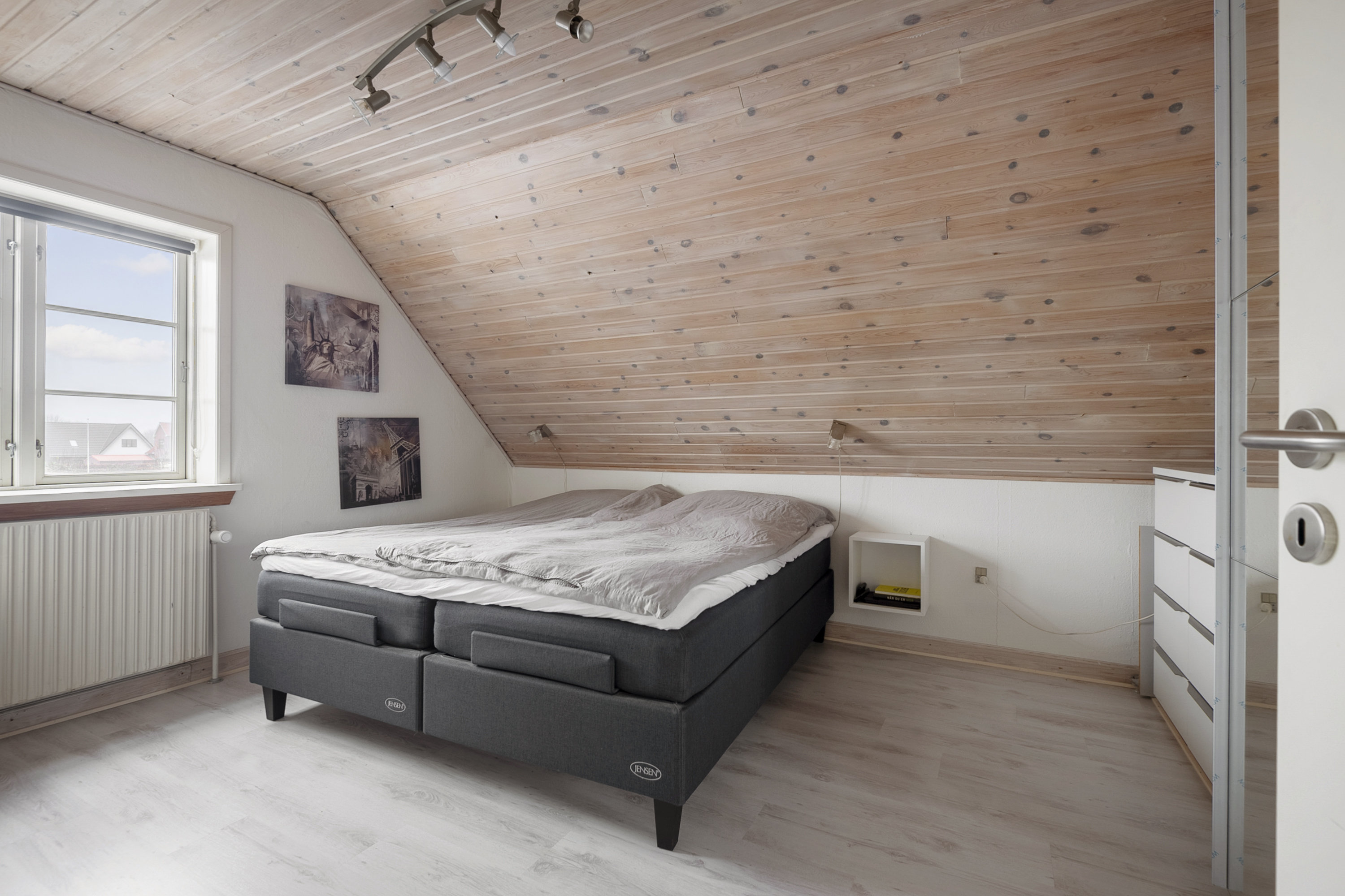 Fremhævet soveværelse billede i fuldskærmstilstand. Billede af Byparken 11, Næsbjerg, 6800 Varde