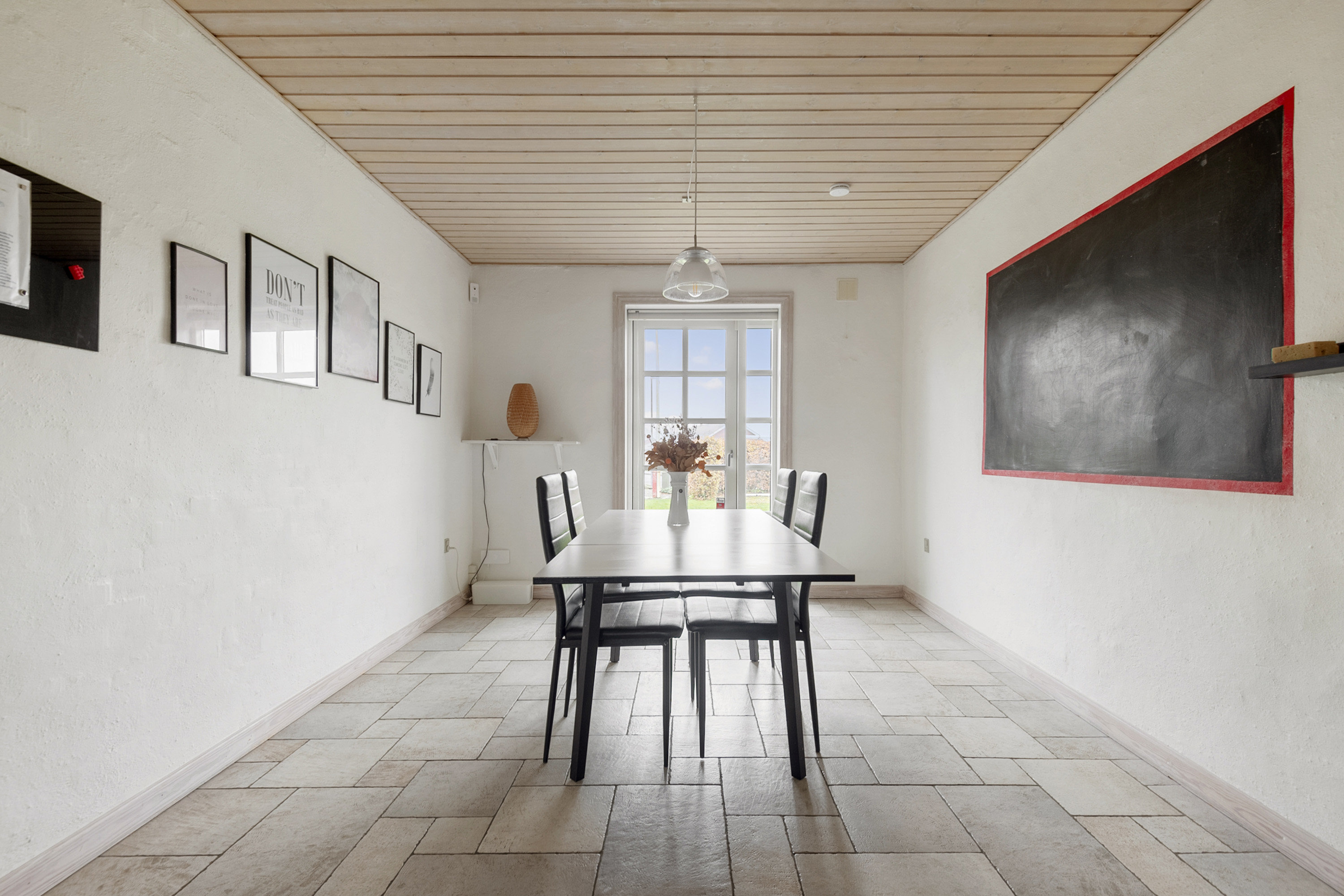 Fremhævet spisestue billede i fuldskærmstilstand. Billede af Byparken 11, Næsbjerg, 6800 Varde