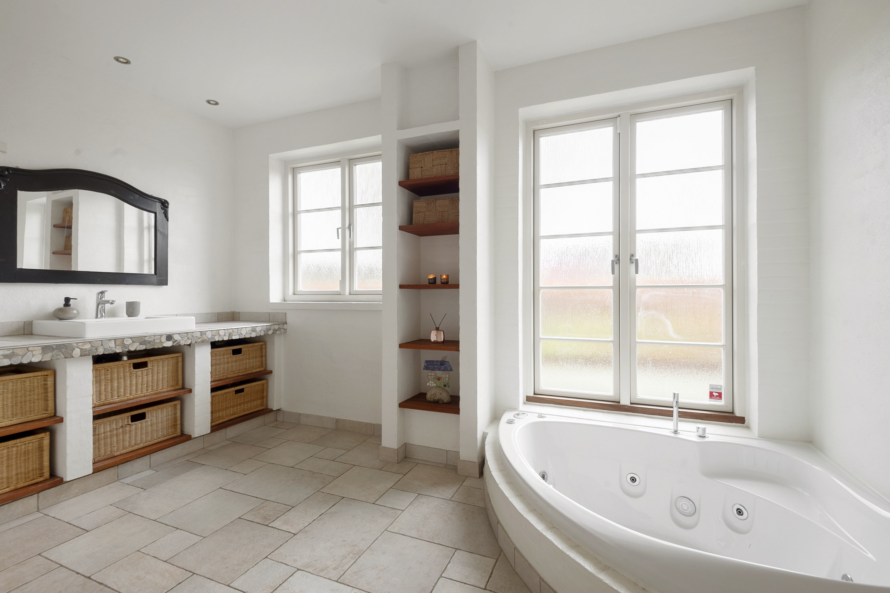 Fremhævet badeværelse billede i fuldskærmstilstand. Billede af Byparken 11, Næsbjerg, 6800 Varde