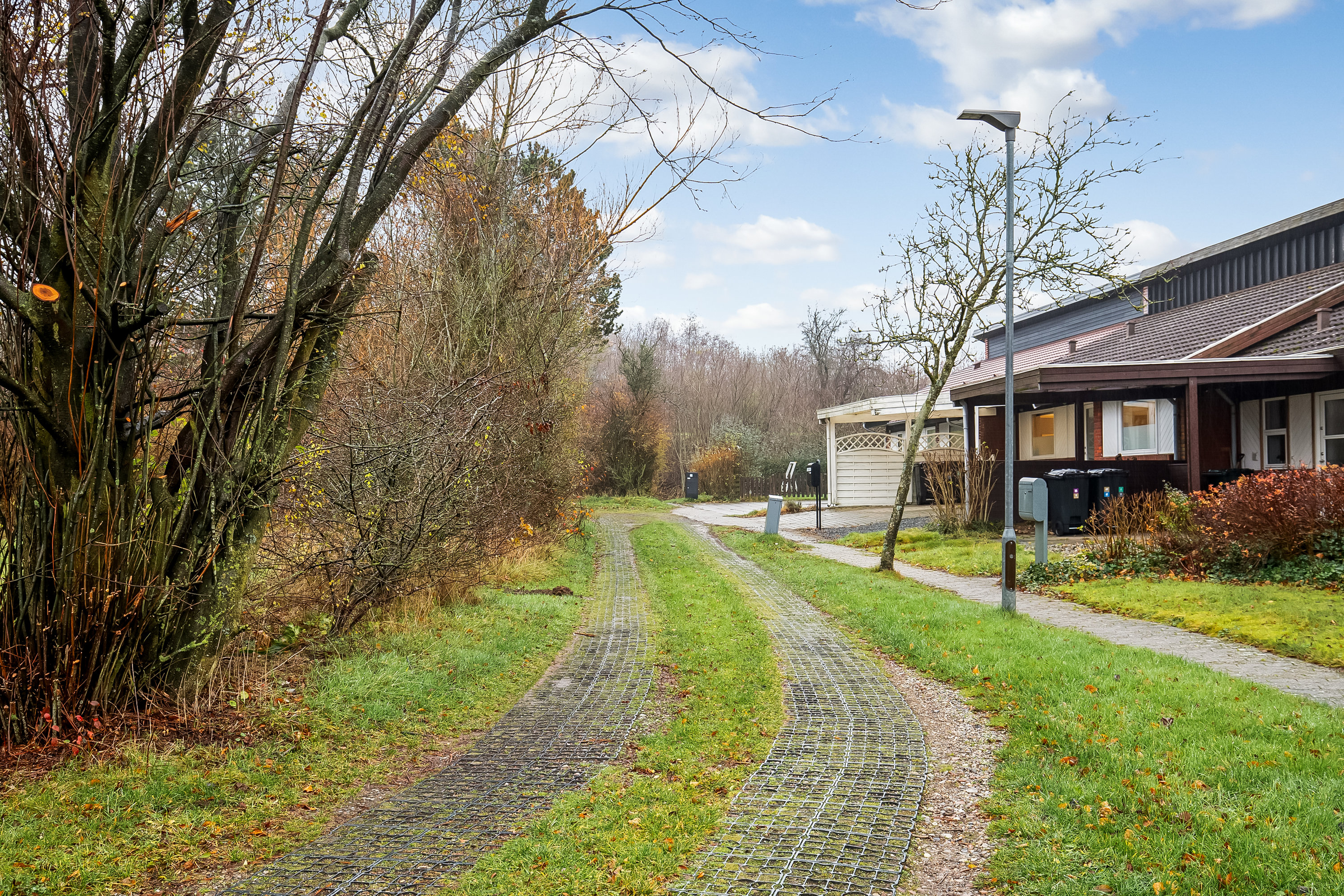 Fremhævet indkørsel billede i fuldskærmstilstand. Billede af Januarvænget 14, Bramdrupdam, 6000 Kolding