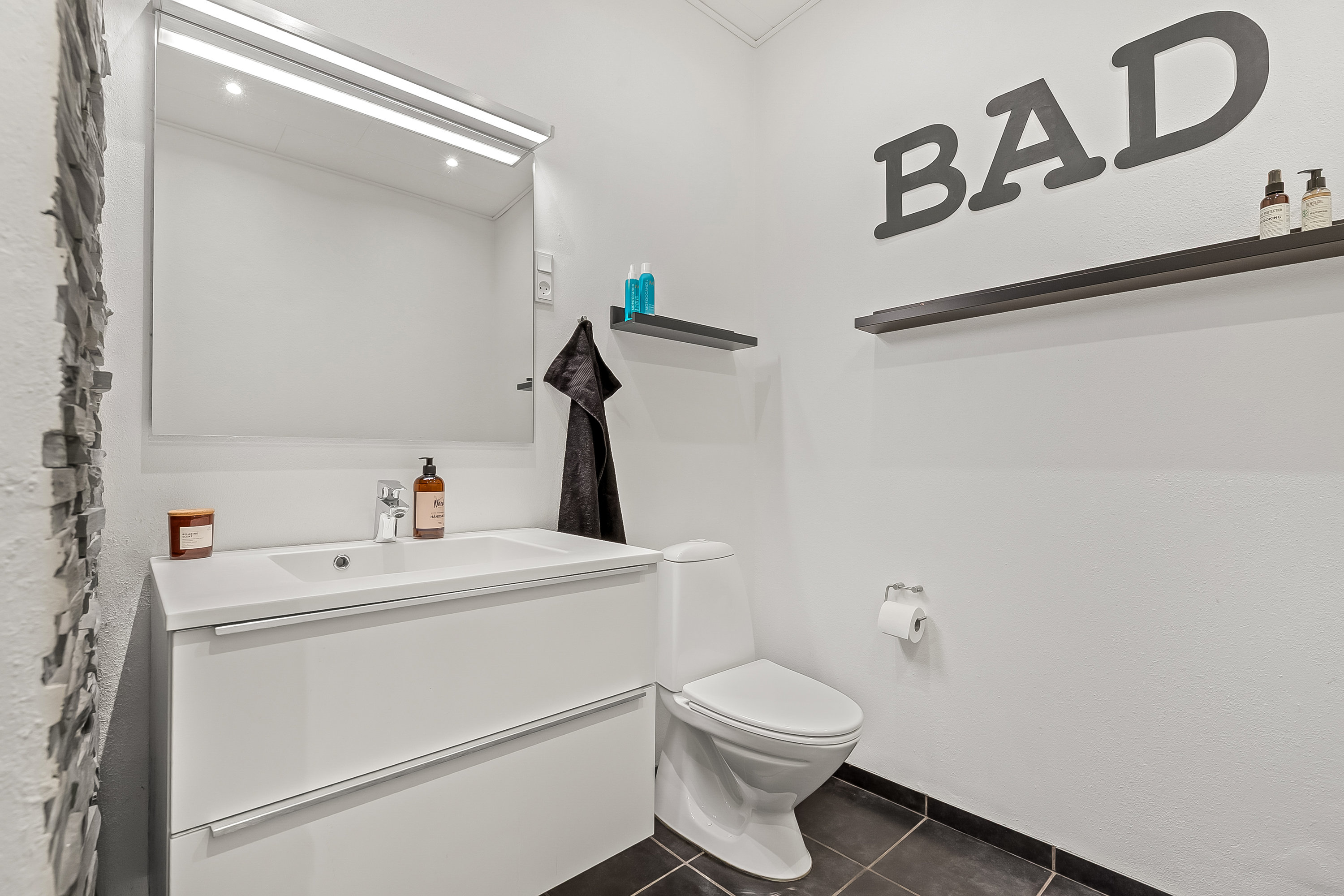 Fremhævet badeværelse billede i fuldskærmstilstand. Billede af Januarvænget 14, Bramdrupdam, 6000 Kolding