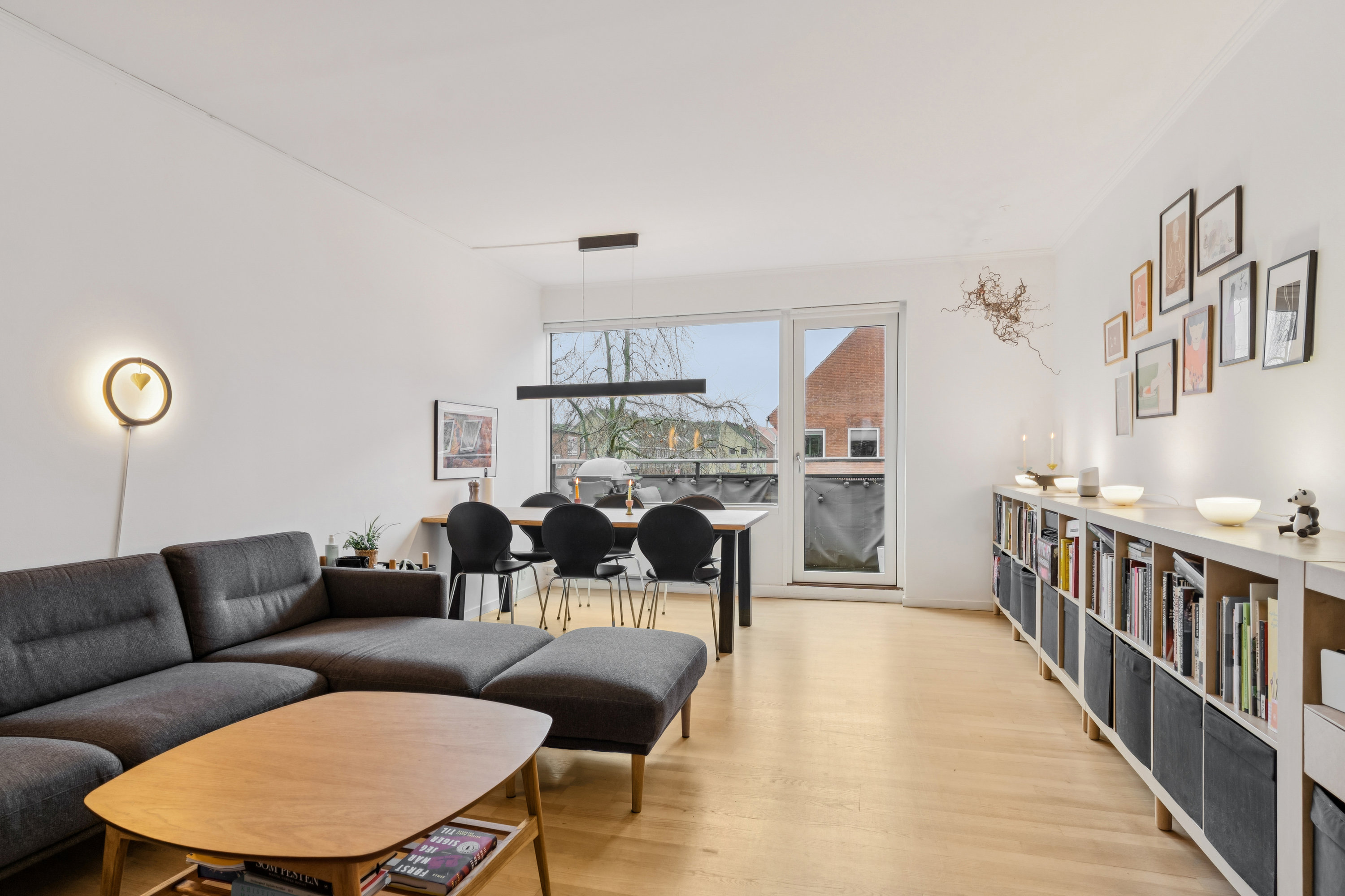 Fremhævet stue billede i fuldskærmstilstand. Billede af Aldershvilevej 100, 1. m., 2880 Bagsværd