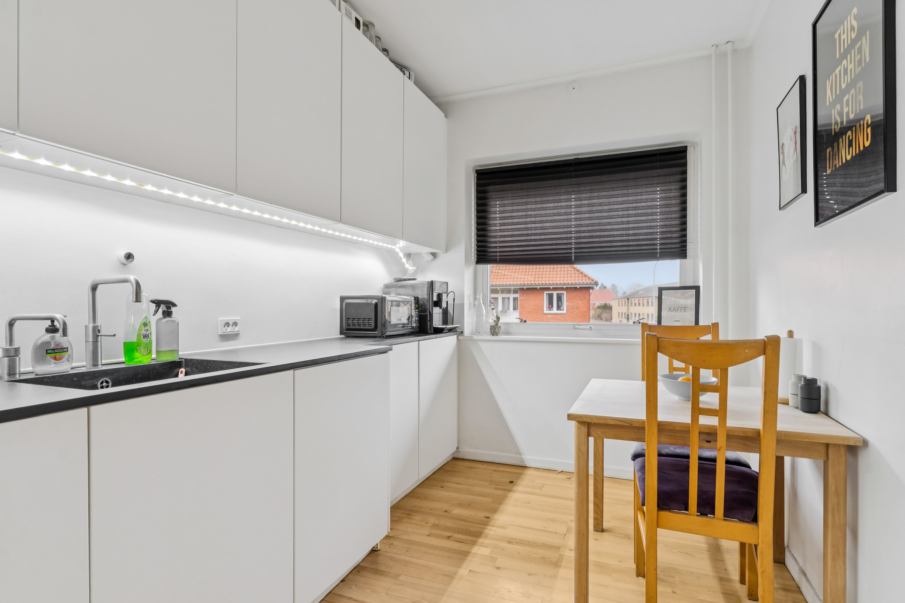 Fremhævet køkken billede i fuldskærmstilstand. Billede af Aldershvilevej 100, 1. m., 2880 Bagsværd