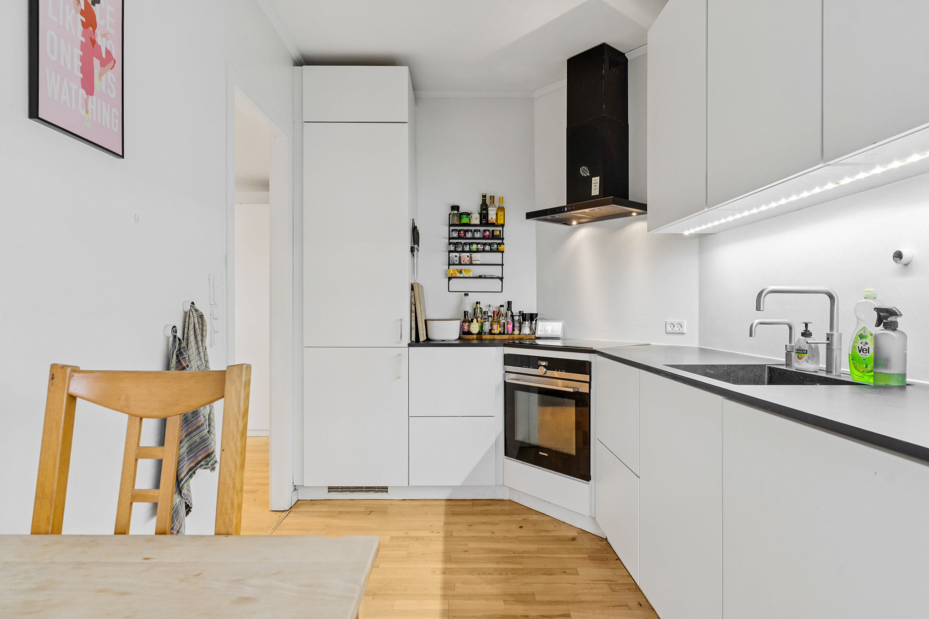 Fremhævet køkken billede i fuldskærmstilstand. Billede af Aldershvilevej 100, 1. m., 2880 Bagsværd