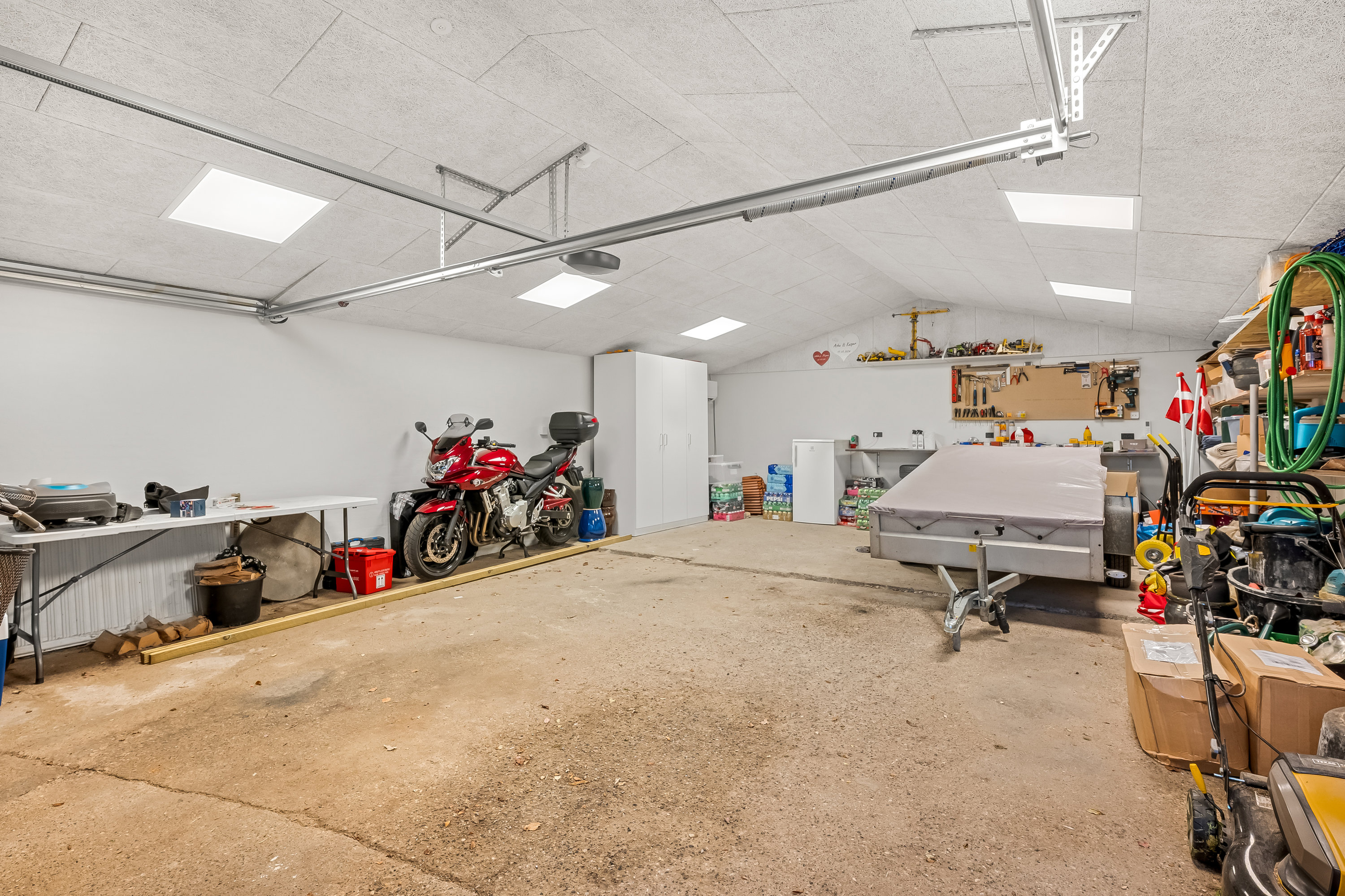 Fremhævet garage billede i fuldskærmstilstand. Billede af Majsvænget 10, 7500 Holstebro