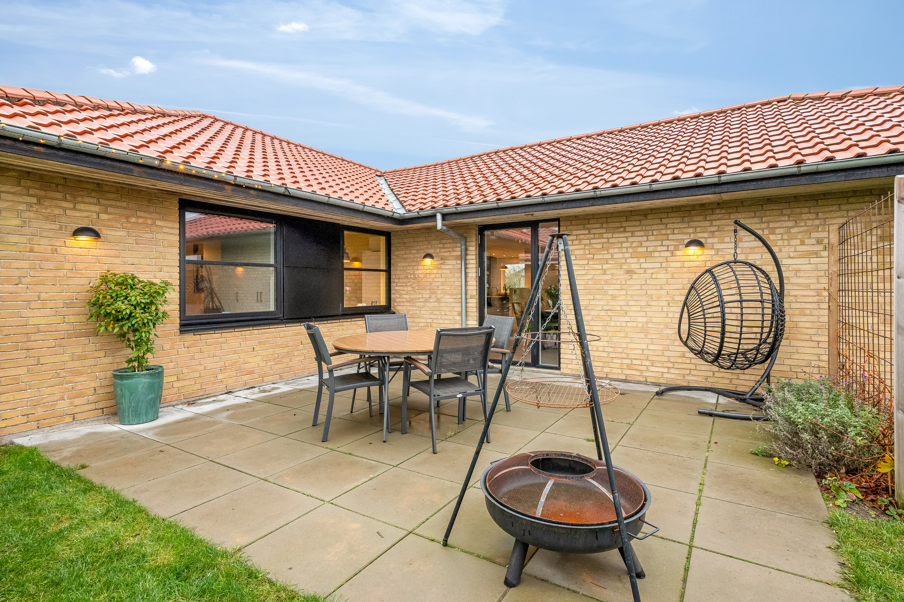 Fremhævet terrasse billede i fuldskærmstilstand. Billede af Majsvænget 10, 7500 Holstebro