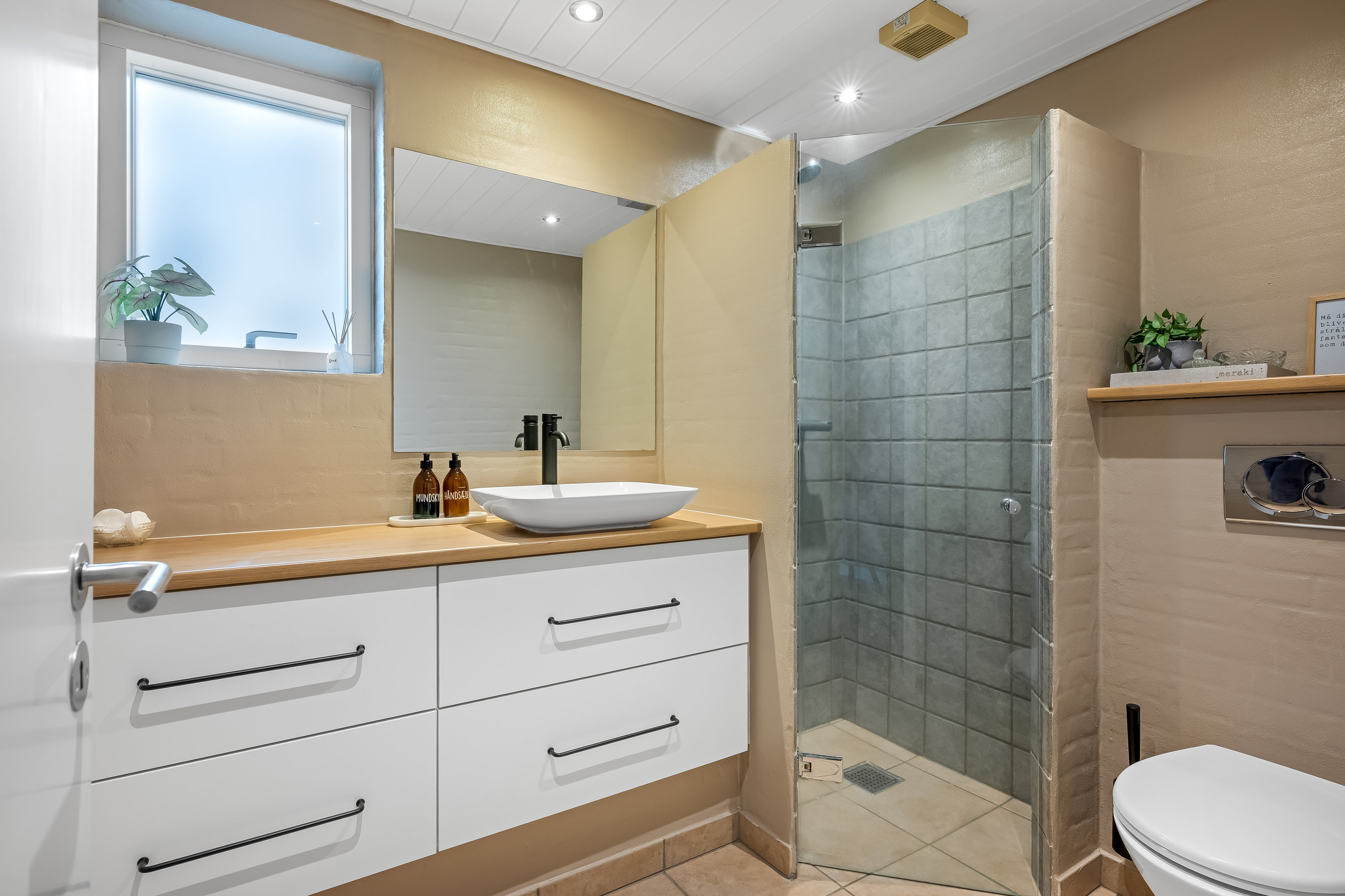 Fremhævet badeværelse billede i fuldskærmstilstand. Billede af Lomborgvej 105, Lomborg, 7620 Lemvig