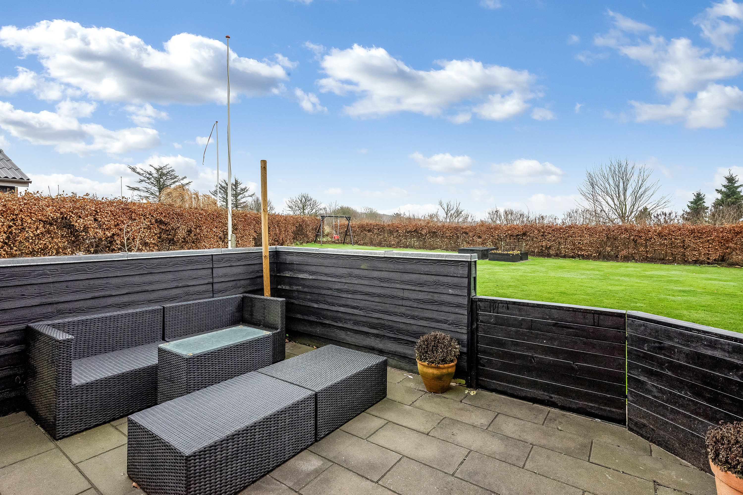 Fremhævet terrasse billede i fuldskærmstilstand. Billede af Lomborgvej 105, Lomborg, 7620 Lemvig