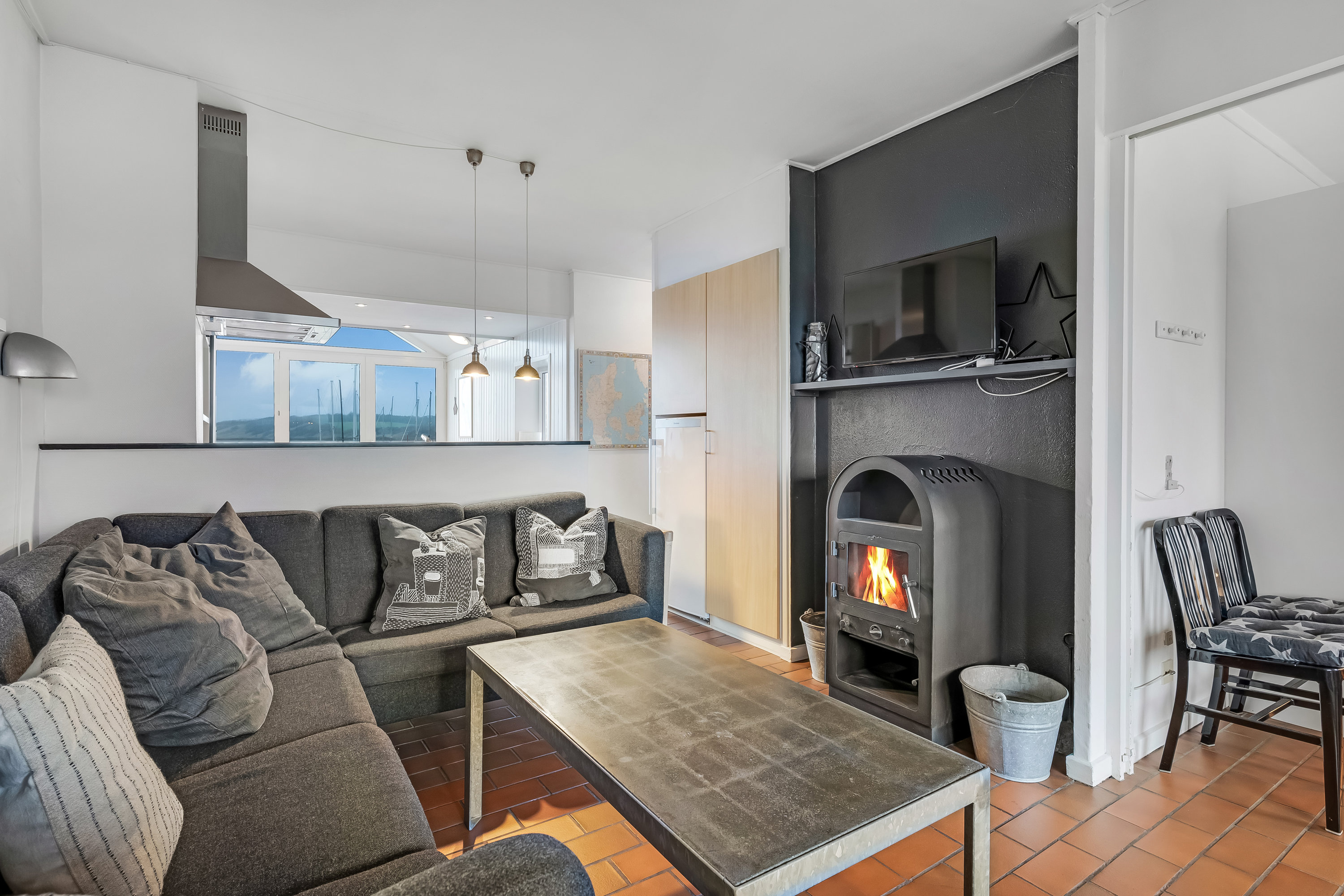 Fremhævet stue billede i fuldskærmstilstand. Billede af Vinkelhagevej 58, Heldum, 7620 Lemvig