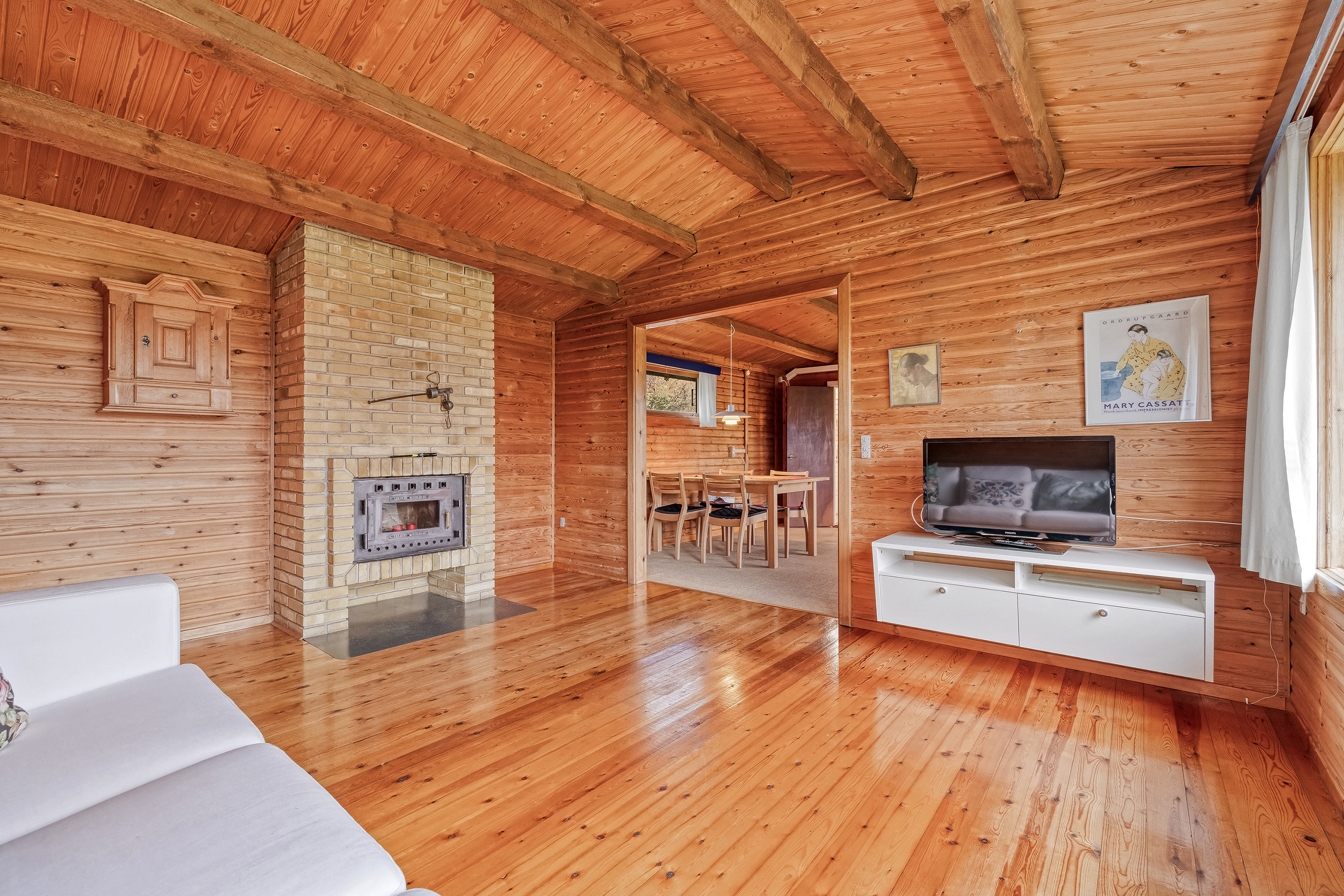 Fremhævet stue billede i fuldskærmstilstand. Billede af Nordvænget 10, Bonderup, 3250 Gilleleje