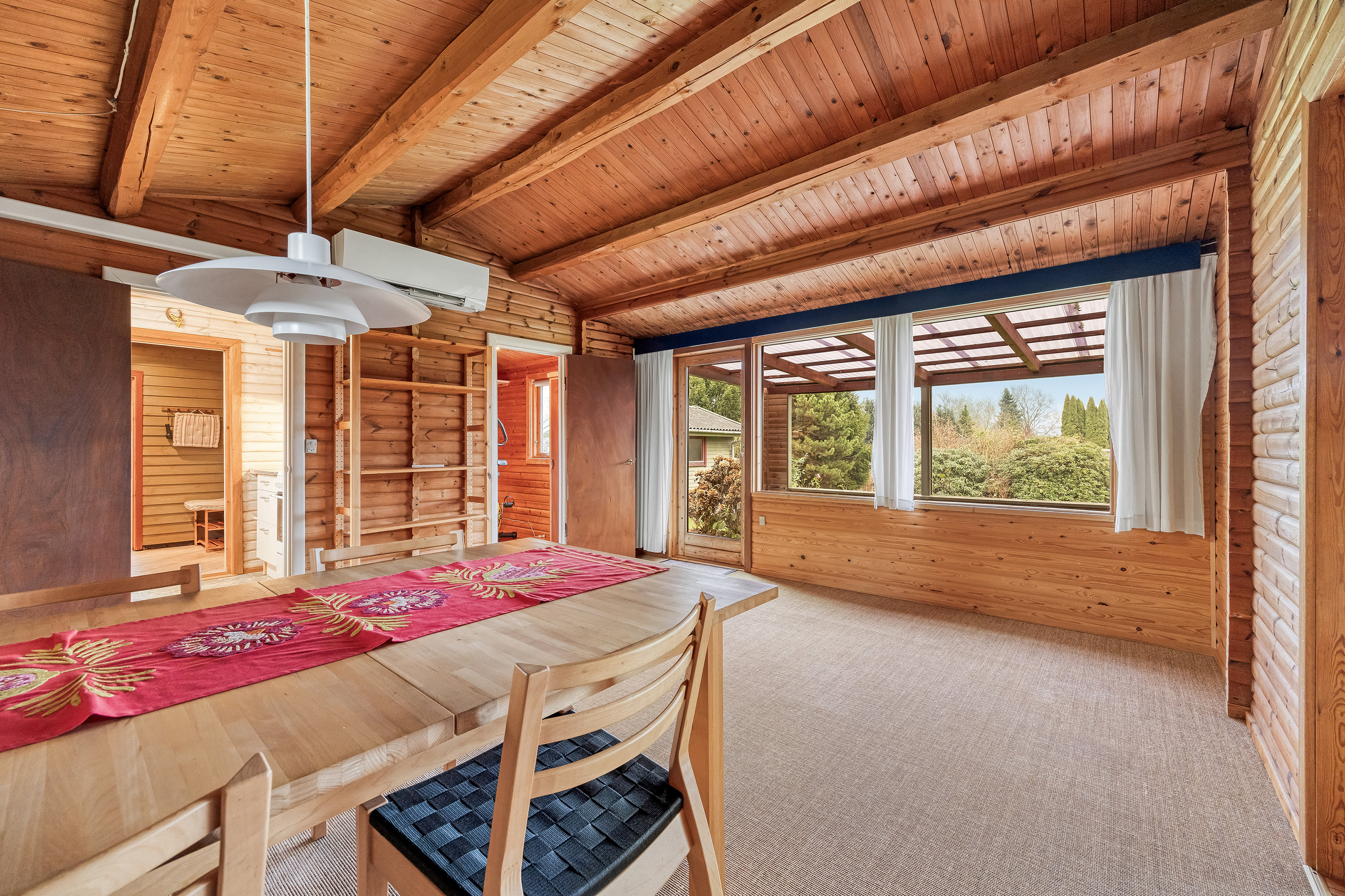 Fremhævet stue billede i fuldskærmstilstand. Billede af Nordvænget 10, Bonderup, 3250 Gilleleje