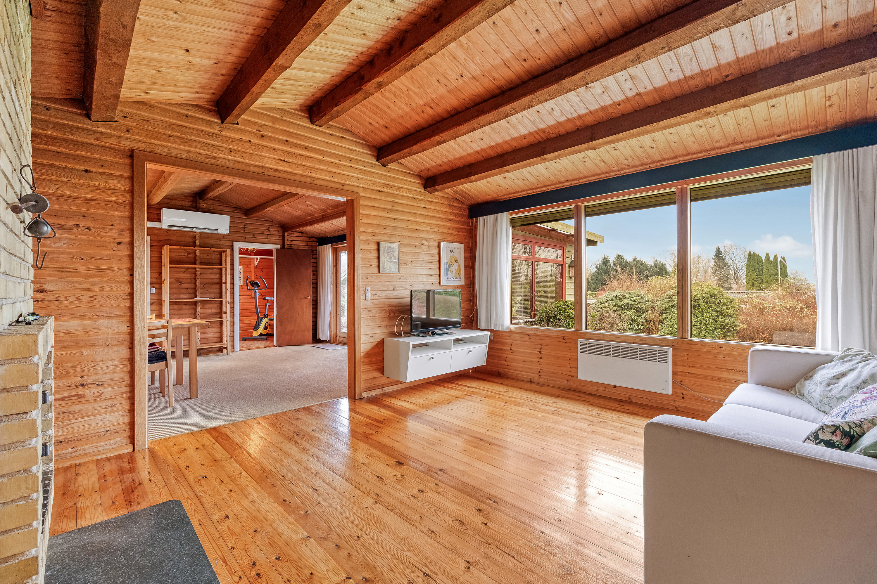 Fremhævet stue billede i fuldskærmstilstand. Billede af Nordvænget 10, Bonderup, 3250 Gilleleje