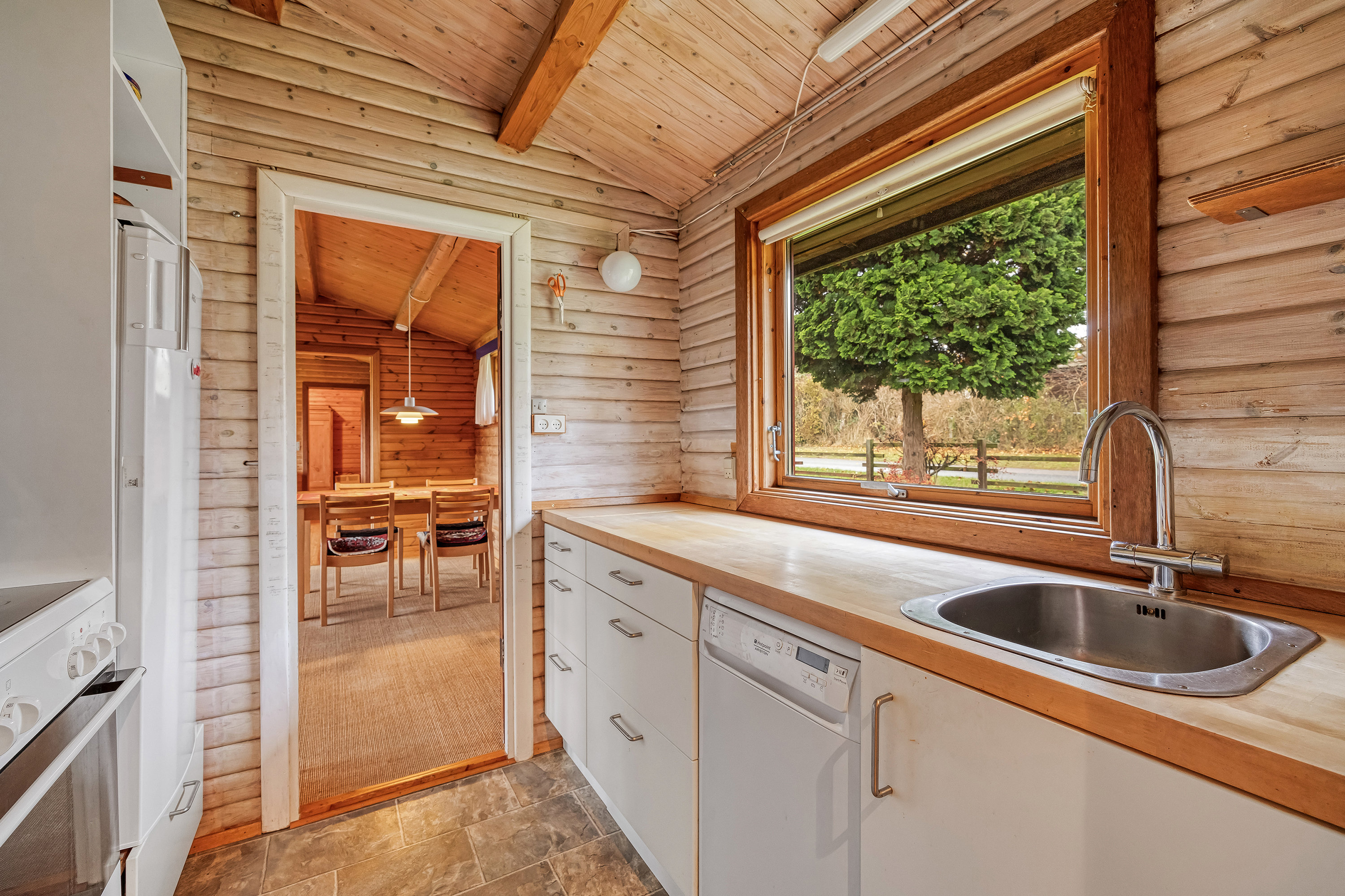 Fremhævet køkken billede i fuldskærmstilstand. Billede af Nordvænget 10, Bonderup, 3250 Gilleleje