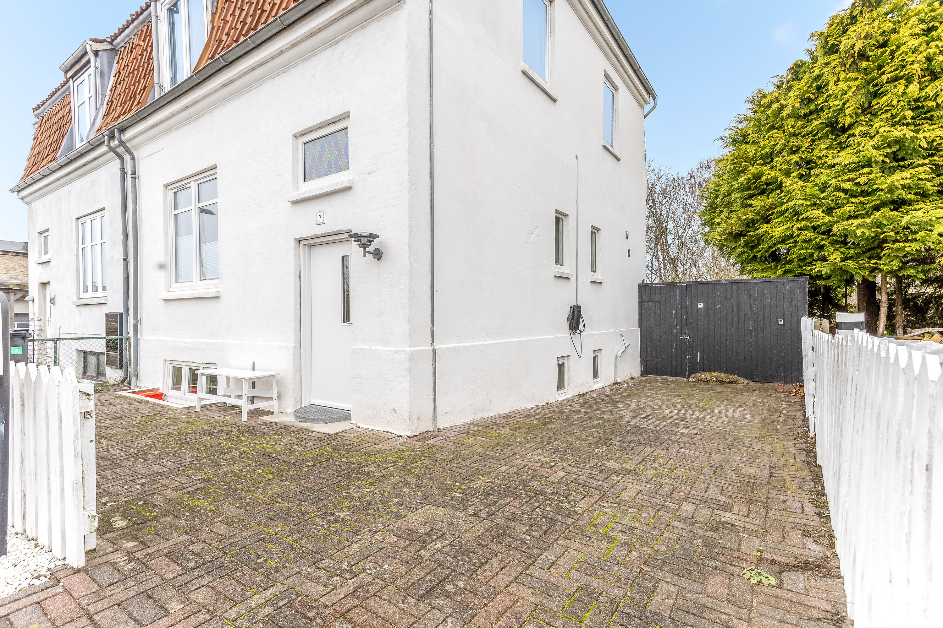 Fremhævet facade billede i fuldskærmstilstand. Billede af Vinkelvej 7, 4800 Nykøbing F