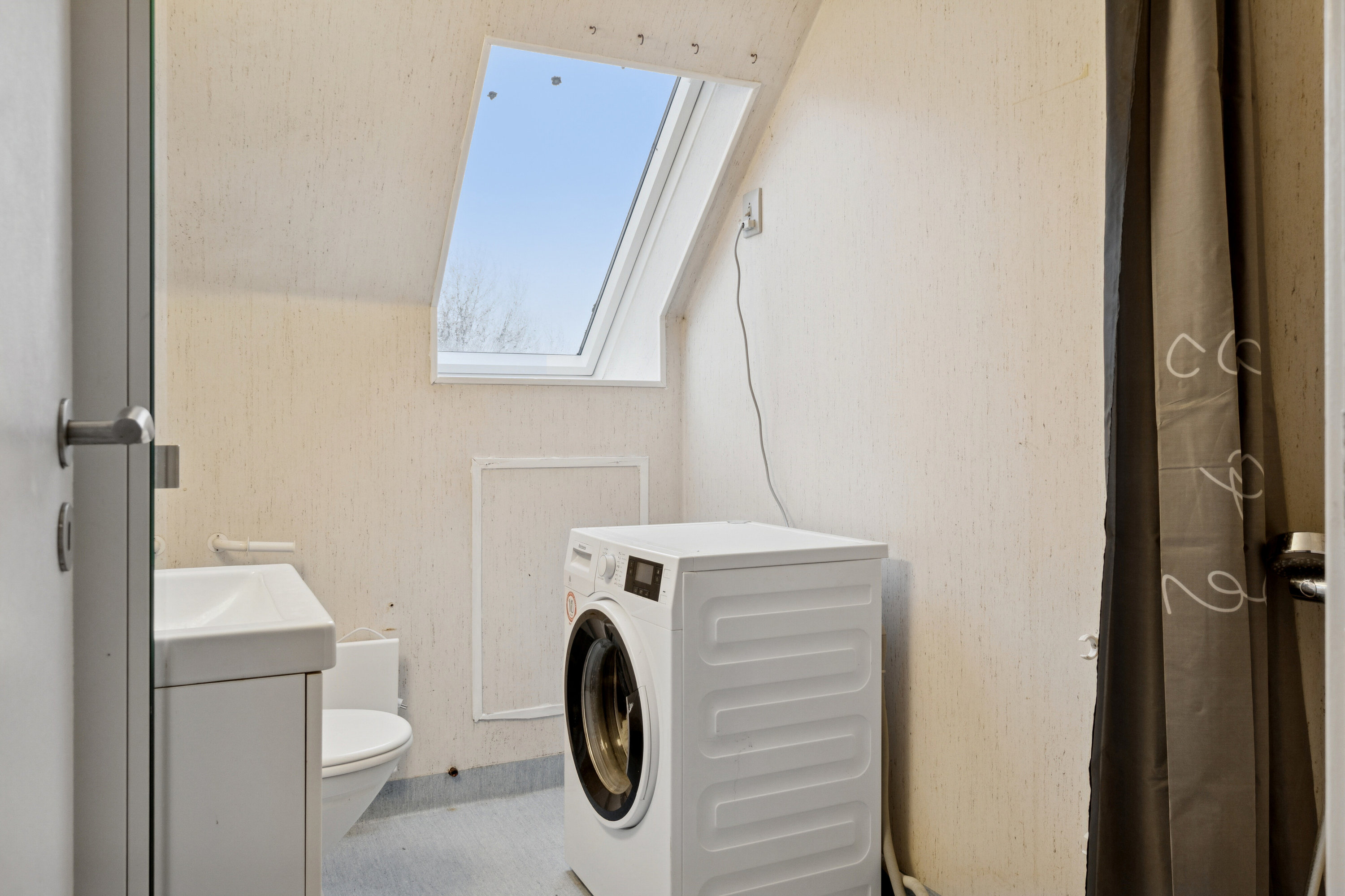 Fremhævet badeværelse billede i fuldskærmstilstand. Billede af Kalundborgvej 96, 1. tv., Jernbjerg, 4200 Slagelse