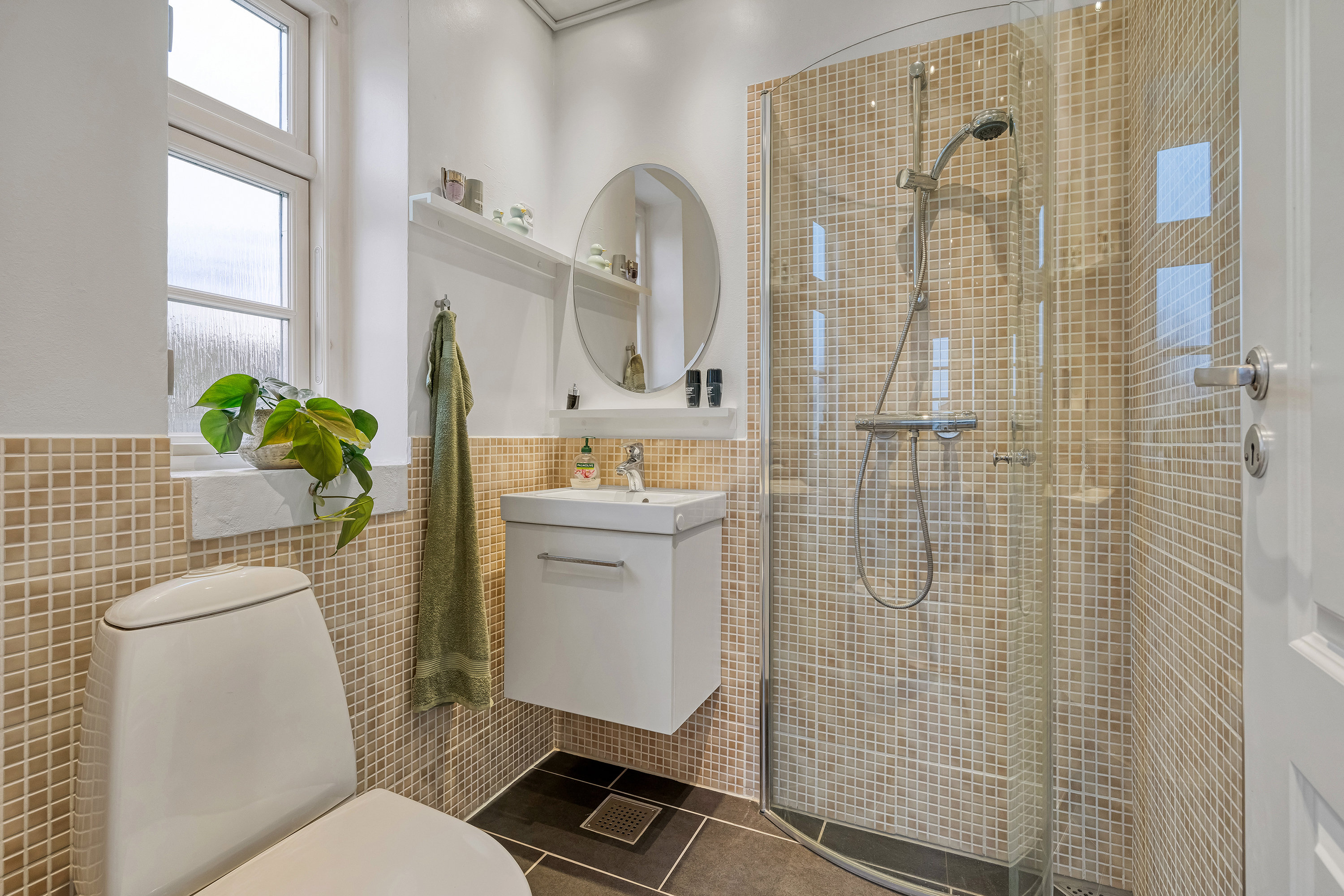 Fremhævet badeværelse billede i fuldskærmstilstand. Billede af Byvej 61, 3600 Frederikssund