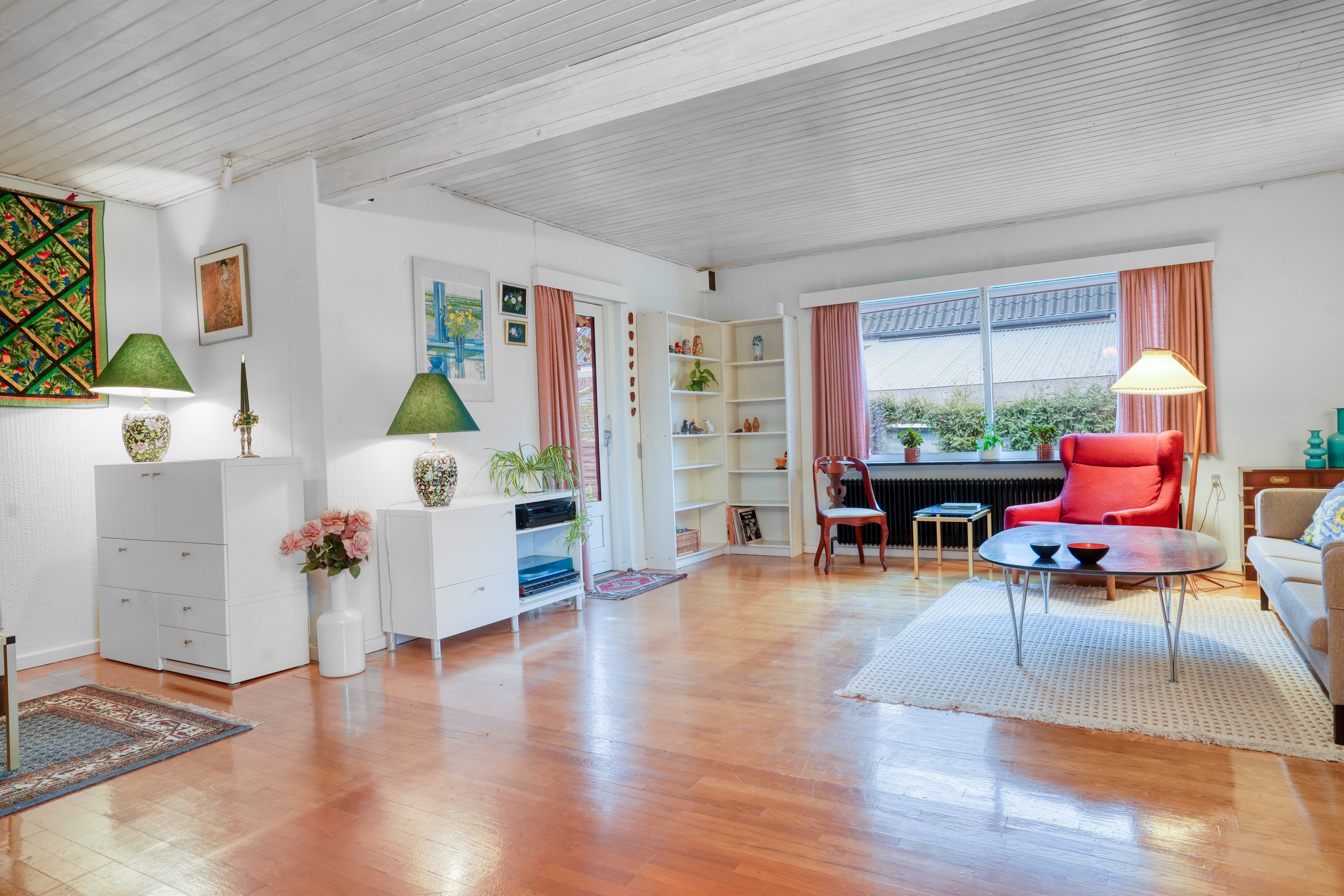 Fremhævet stue billede i fuldskærmstilstand. Billede af Vestvej 23, 3450 Allerød