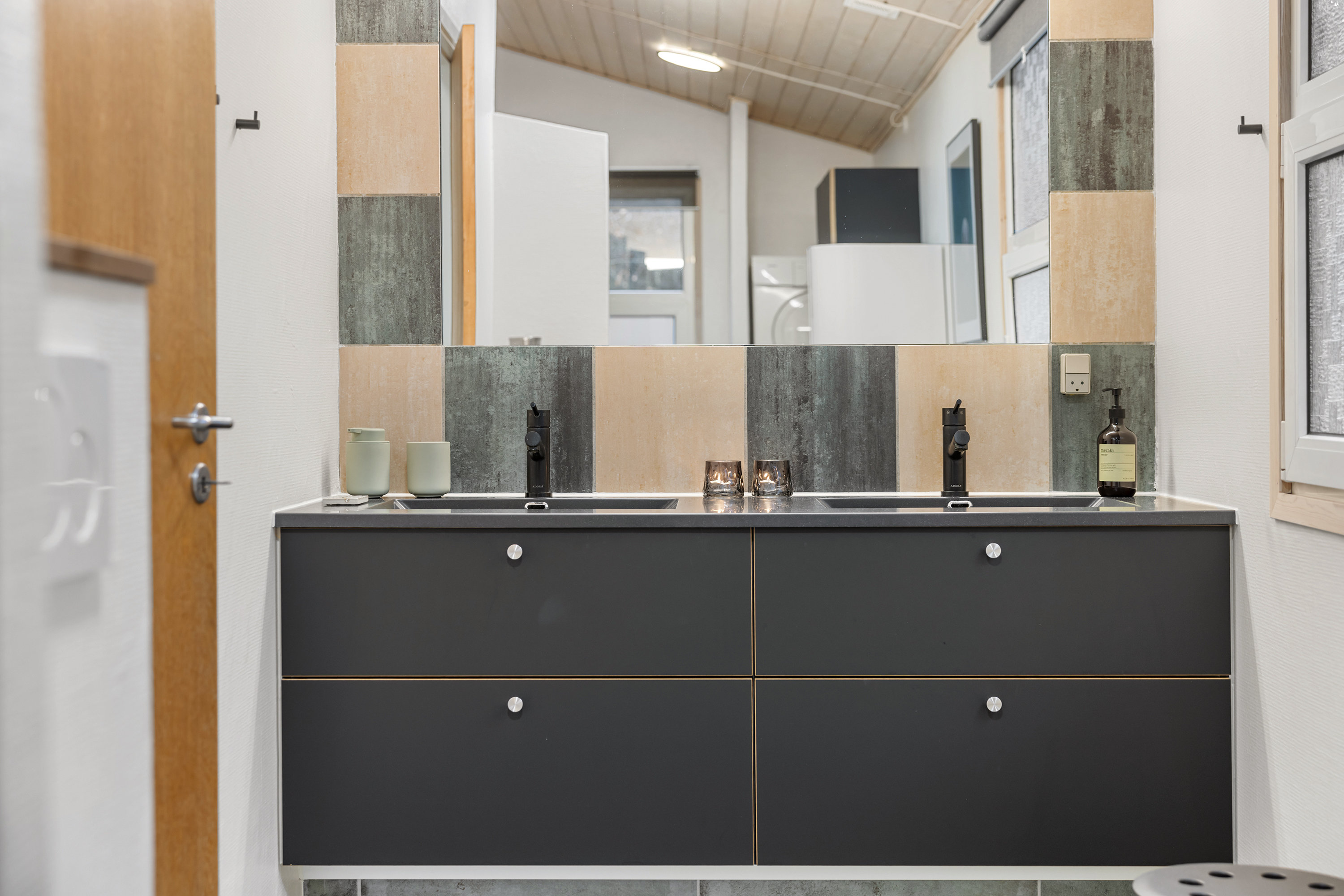 Fremhævet badeværelse billede i fuldskærmstilstand. Billede af Hjortespringet 17, Lyngså, 9300 Sæby