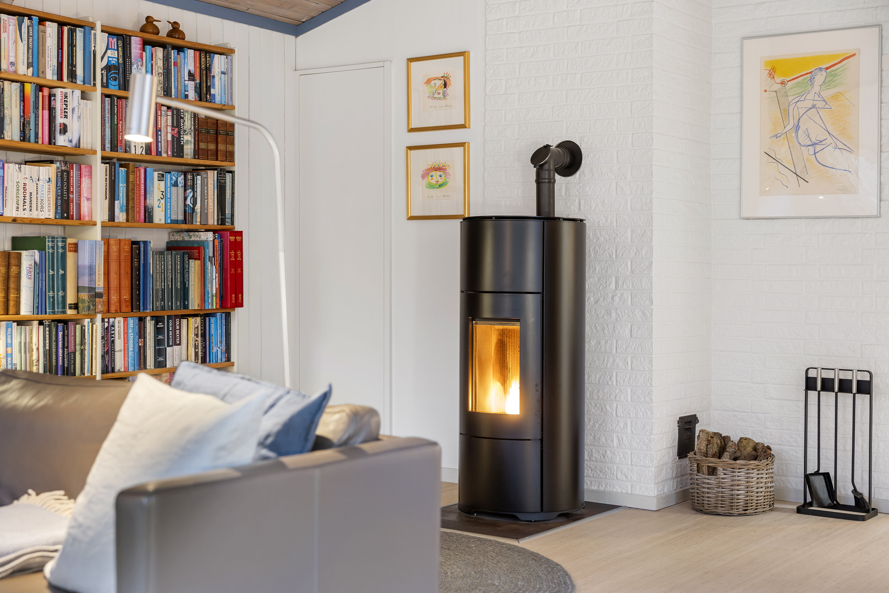 Fremhævet stue billede i fuldskærmstilstand. Billede af Hjortespringet 17, Lyngså, 9300 Sæby