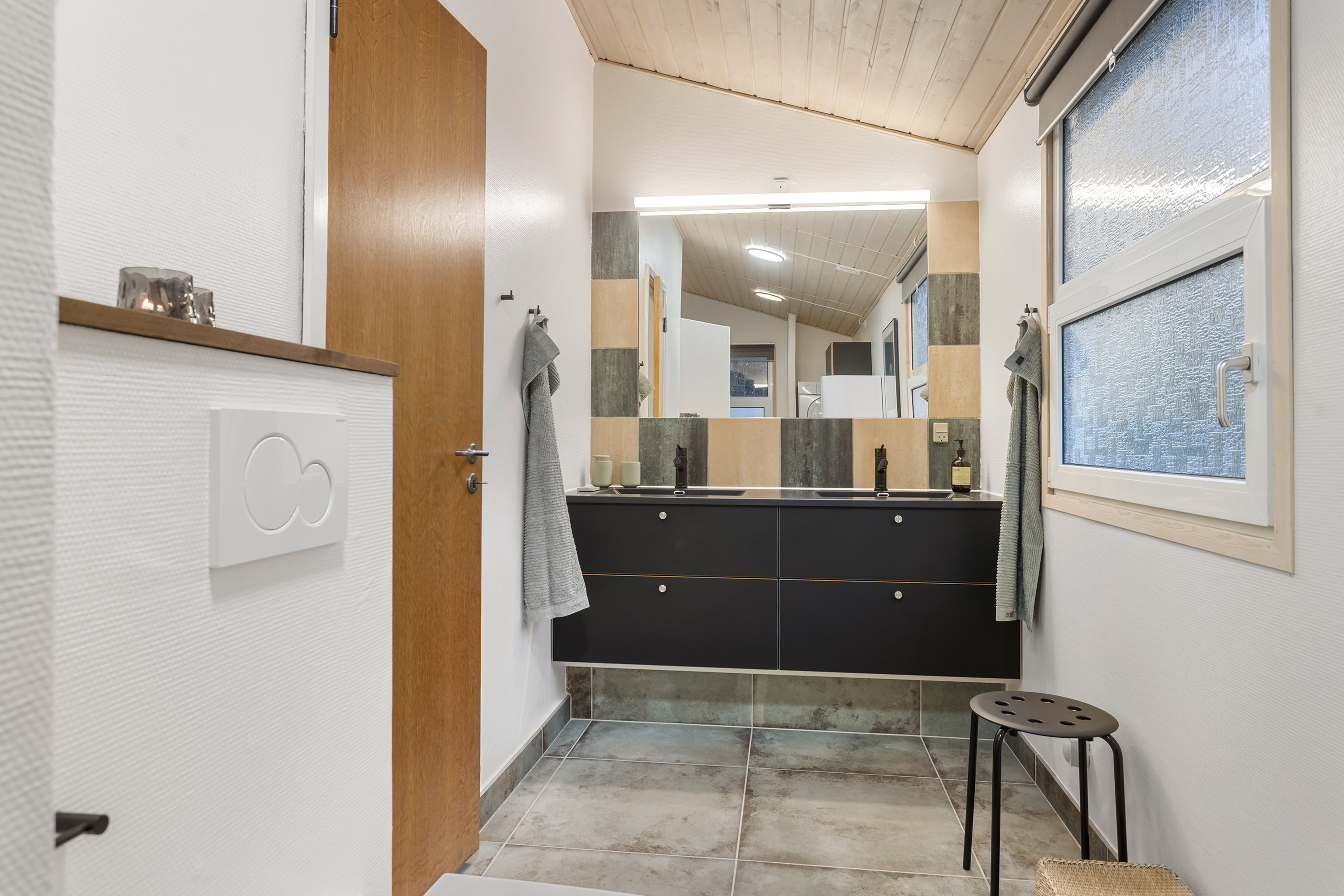 Fremhævet badeværelse billede i fuldskærmstilstand. Billede af Hjortespringet 17, Lyngså, 9300 Sæby