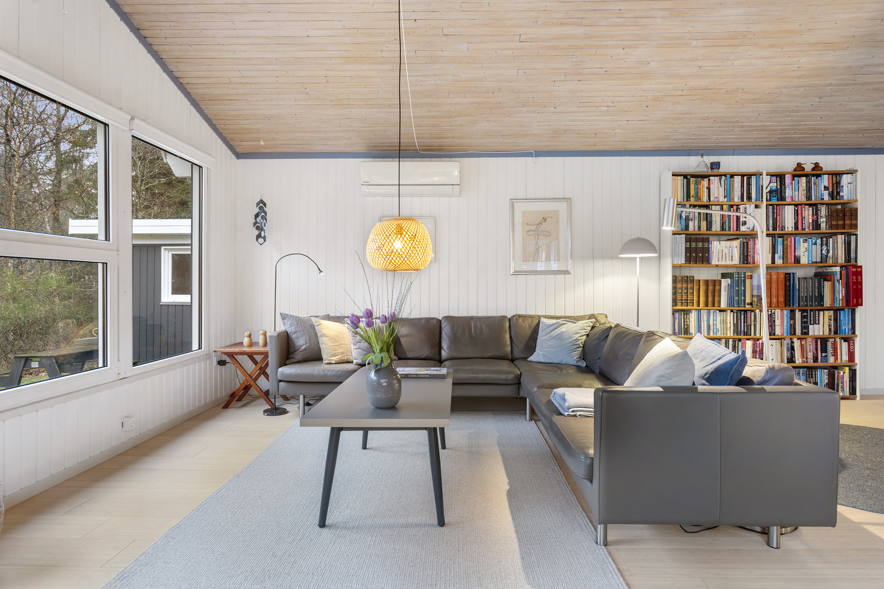 Fremhævet stue billede i fuldskærmstilstand. Billede af Hjortespringet 17, Lyngså, 9300 Sæby