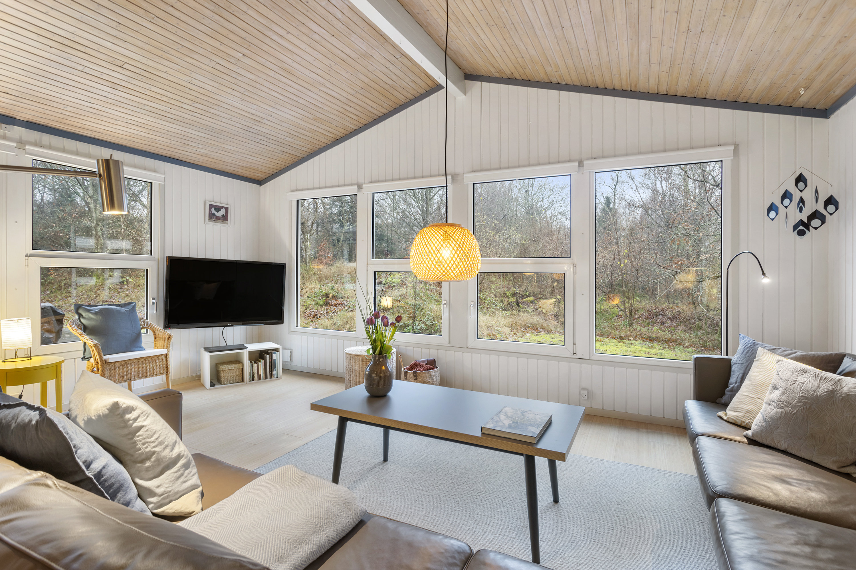 Fremhævet stue billede i fuldskærmstilstand. Billede af Hjortespringet 17, Lyngså, 9300 Sæby