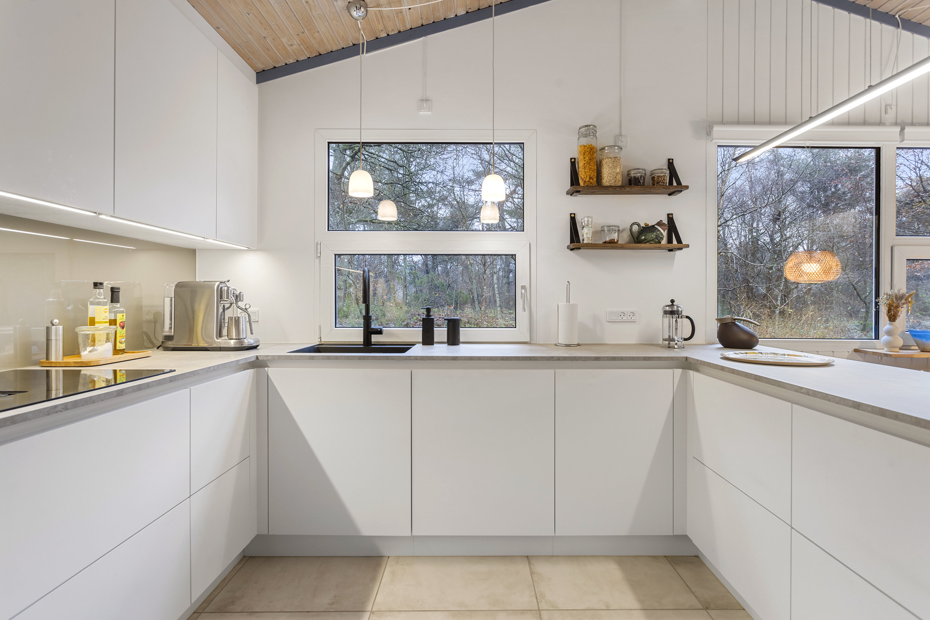 Fremhævet køkken billede i fuldskærmstilstand. Billede af Hjortespringet 17, Lyngså, 9300 Sæby