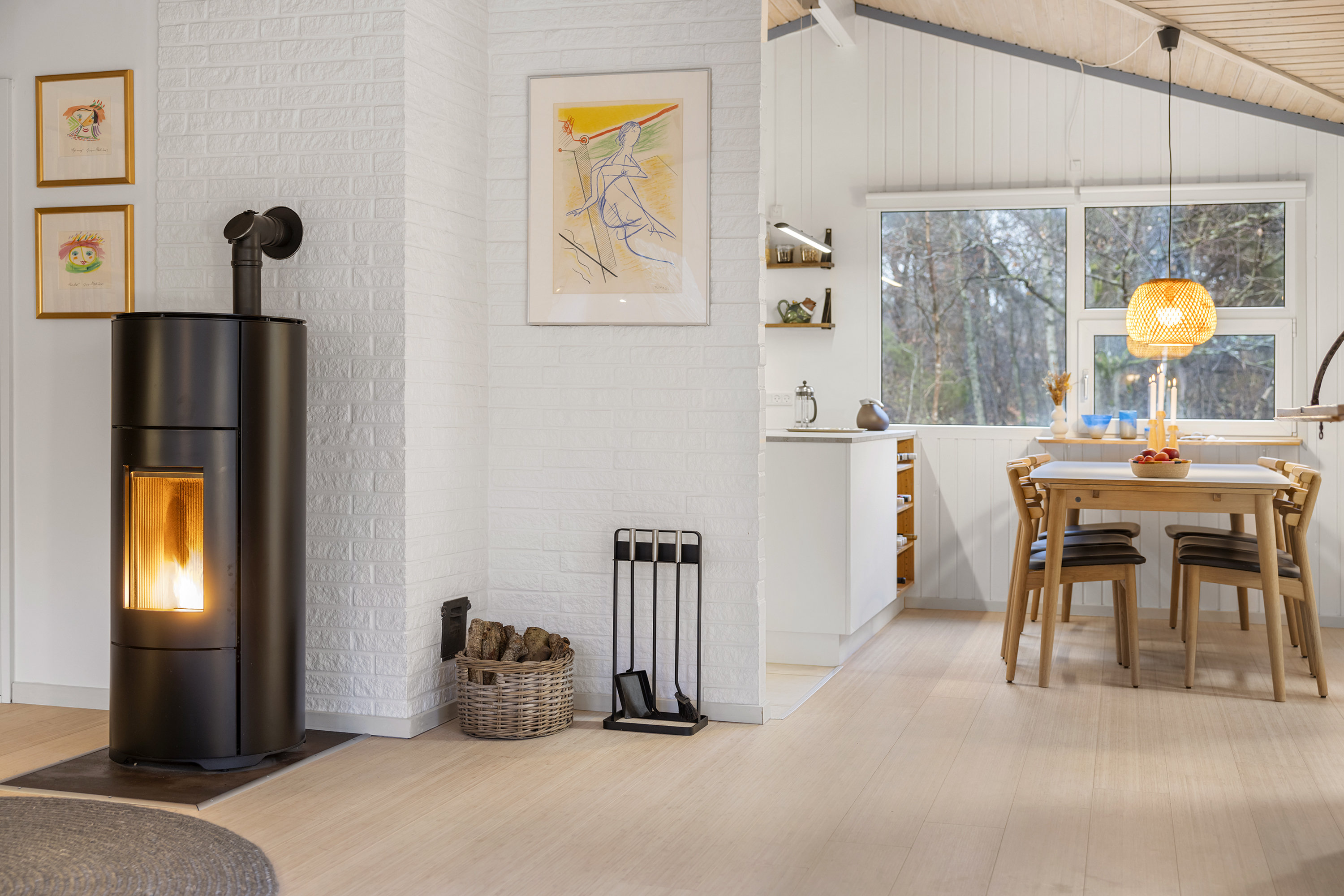 Fremhævet stue billede i fuldskærmstilstand. Billede af Hjortespringet 17, Lyngså, 9300 Sæby