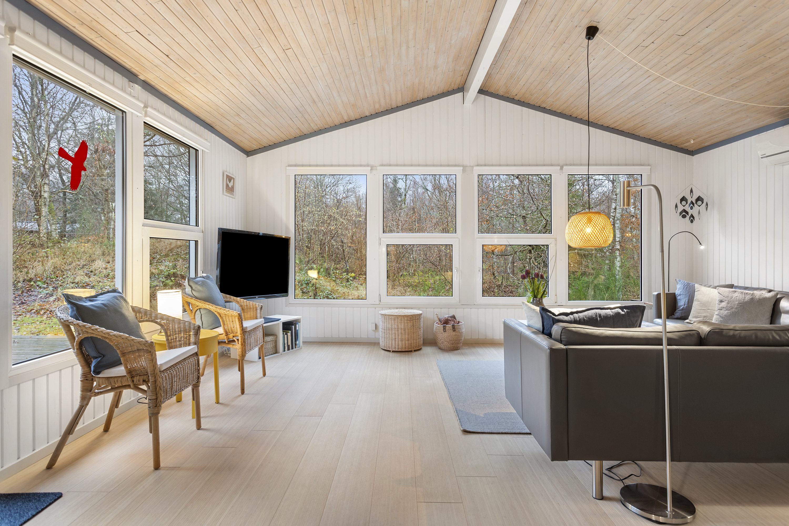 Fremhævet stue billede i fuldskærmstilstand. Billede af Hjortespringet 17, Lyngså, 9300 Sæby