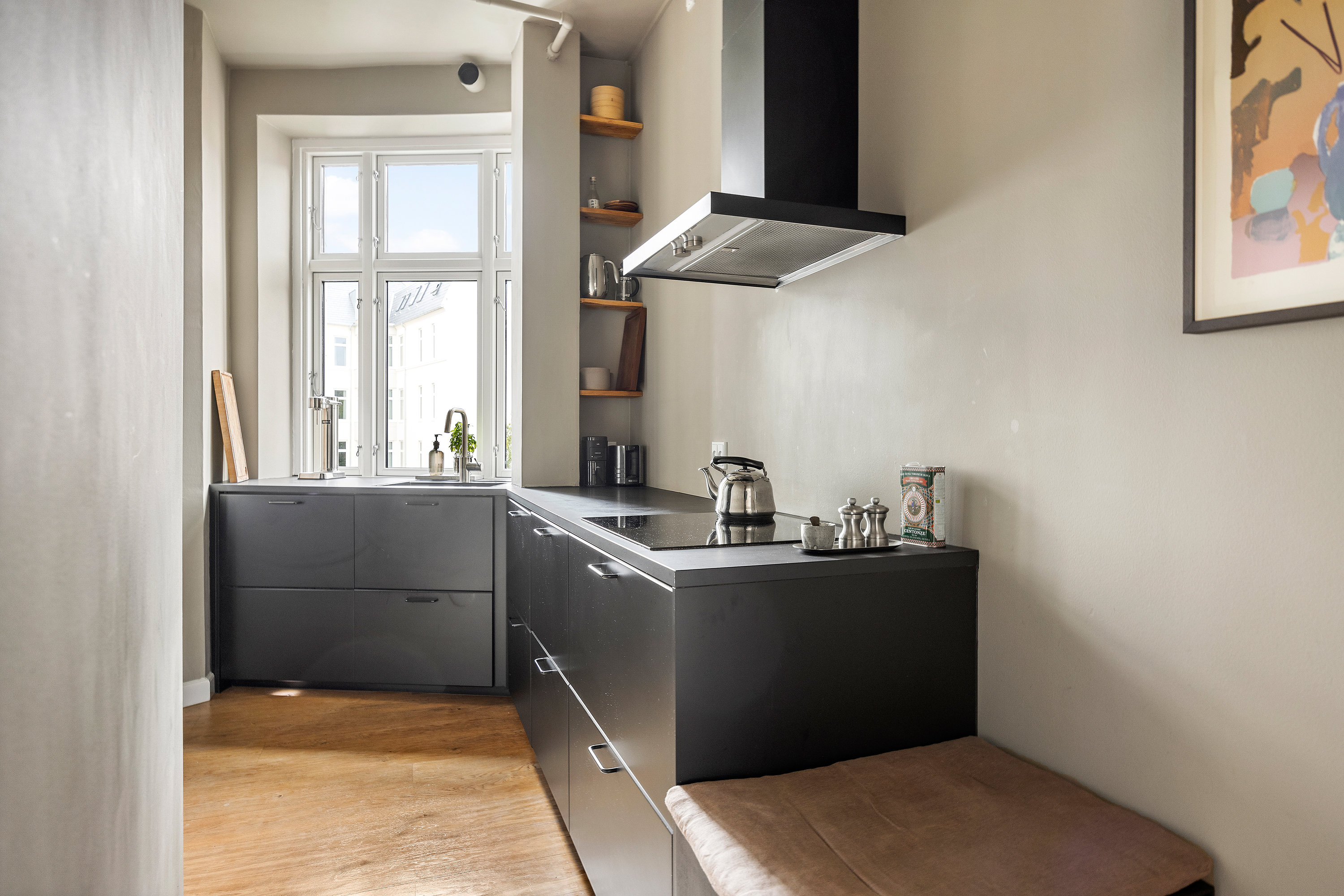 Fremhævet  billede i fuldskærmstilstand. Billede af Adolph Steens Alle 5, 3. th., 1971 Frederiksberg C